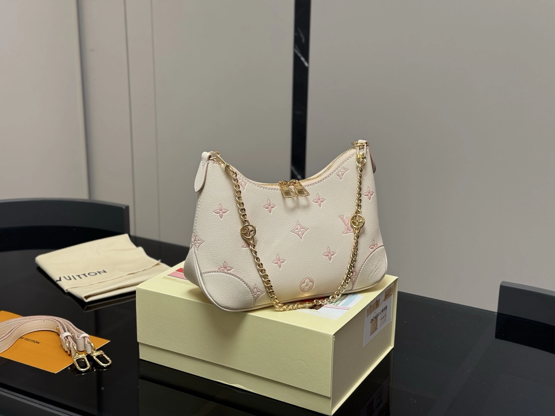 8V M14634 Calfskin item:ET-B234G3005