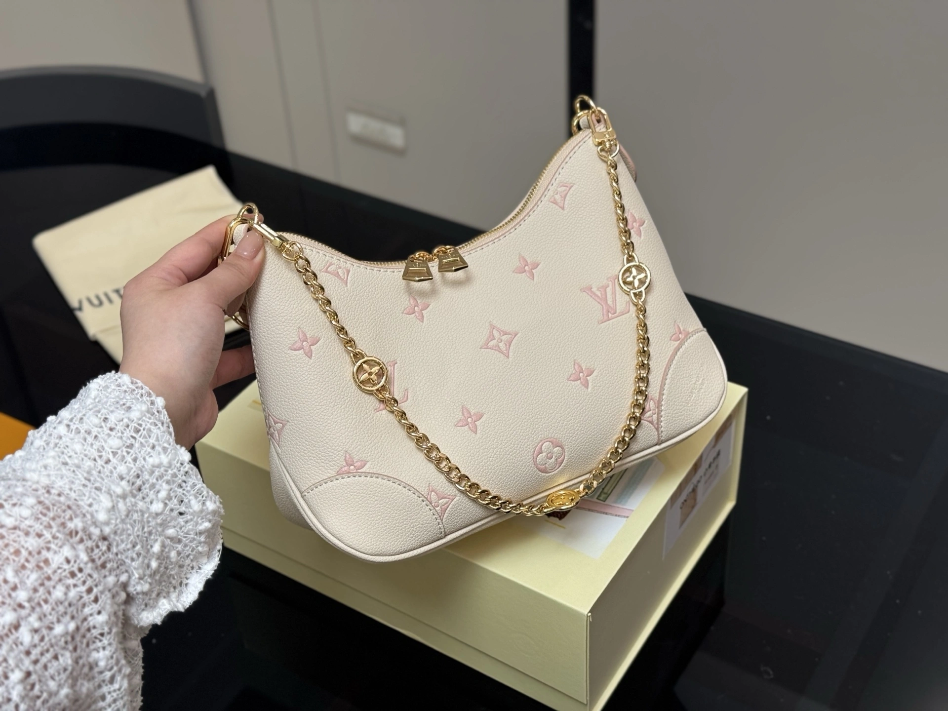 8V M14634 Calfskin item:ET-B234G3005