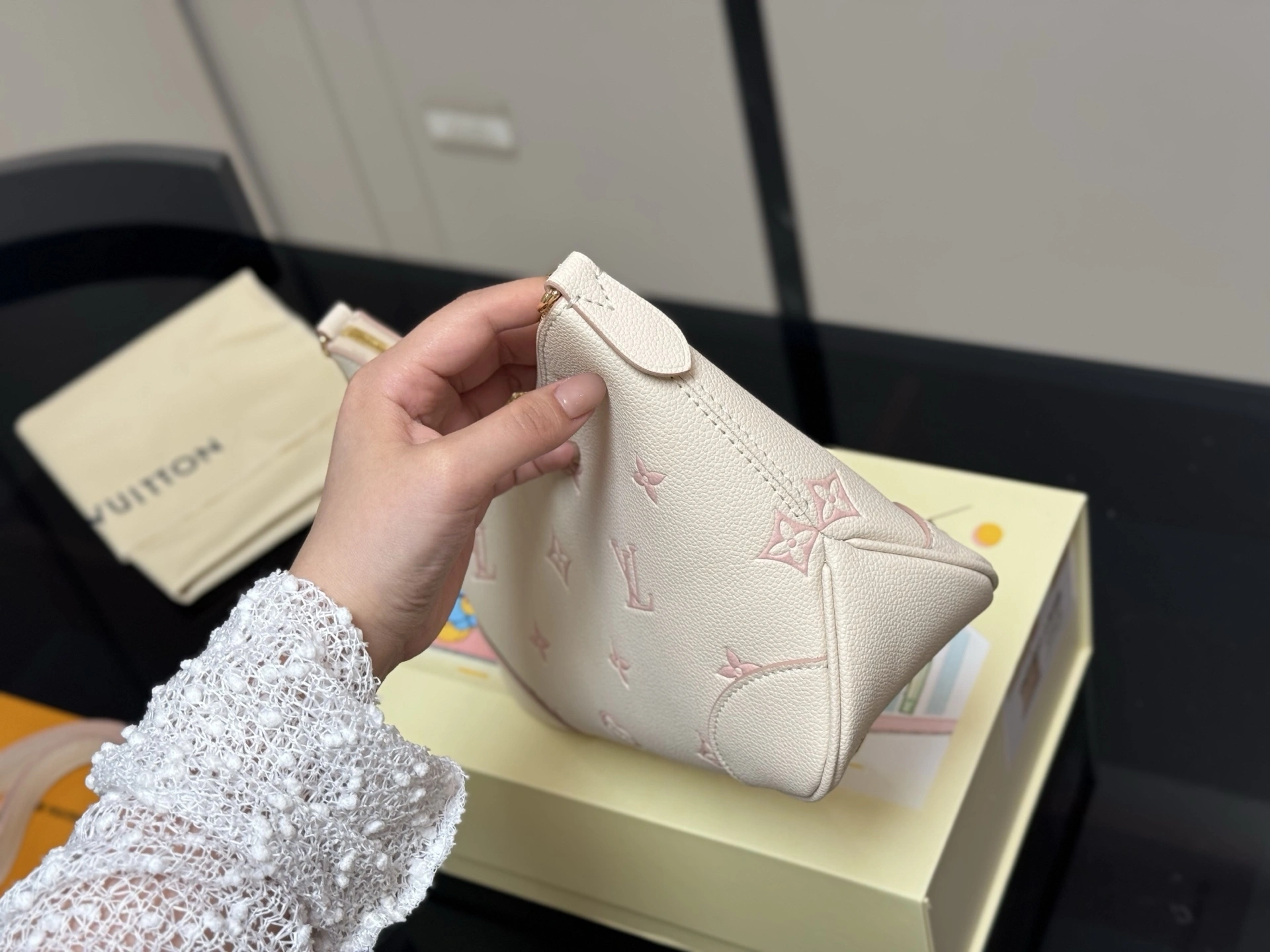 8V M14634 Calfskin item:ET-B234G3005