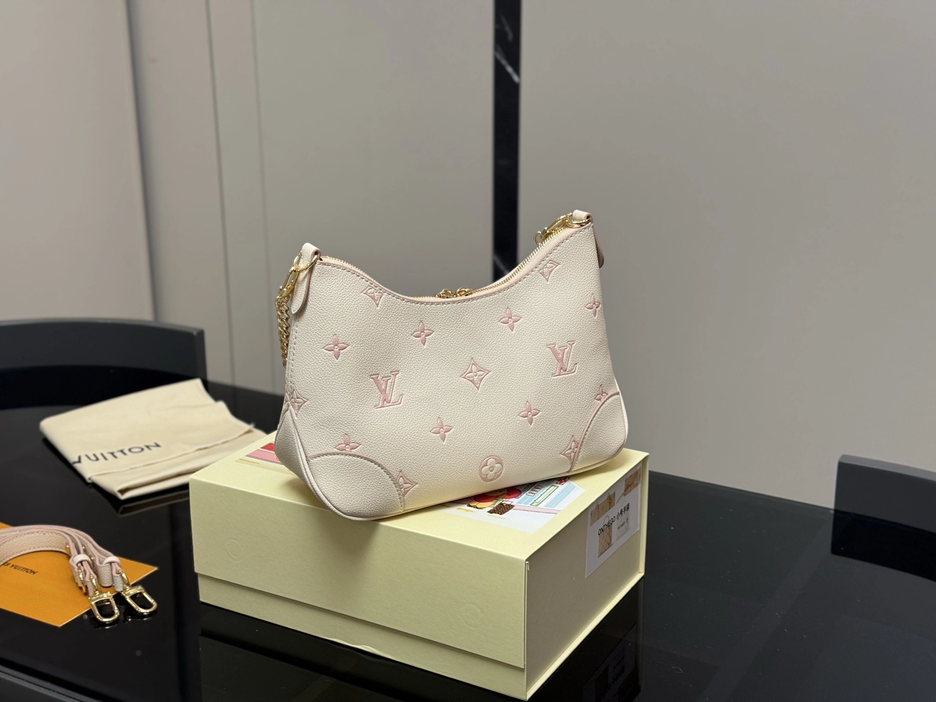 8V M14634 Calfskin item:ET-B234G3005