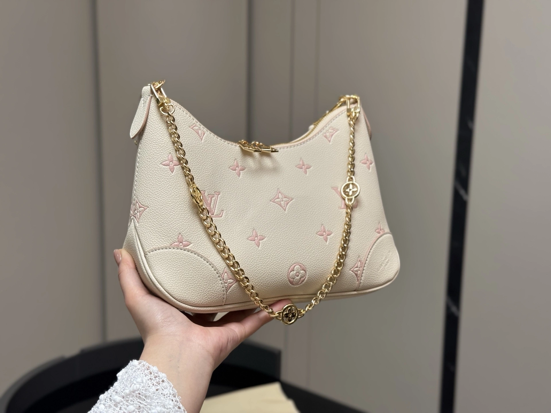 8V M14634 Calfskin item:ET-B234G3005