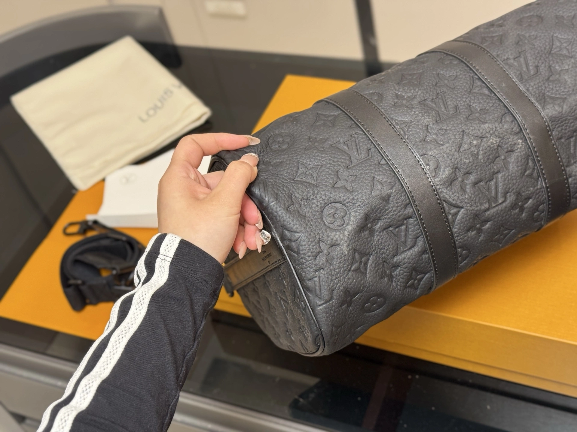 8V M22765 keepall cowhide item:ET-B234G3019