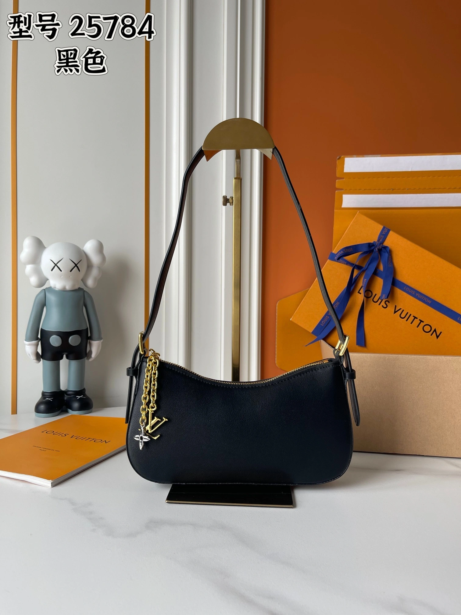 8V M25525 Liv Pochette item:ET-B225J1697H