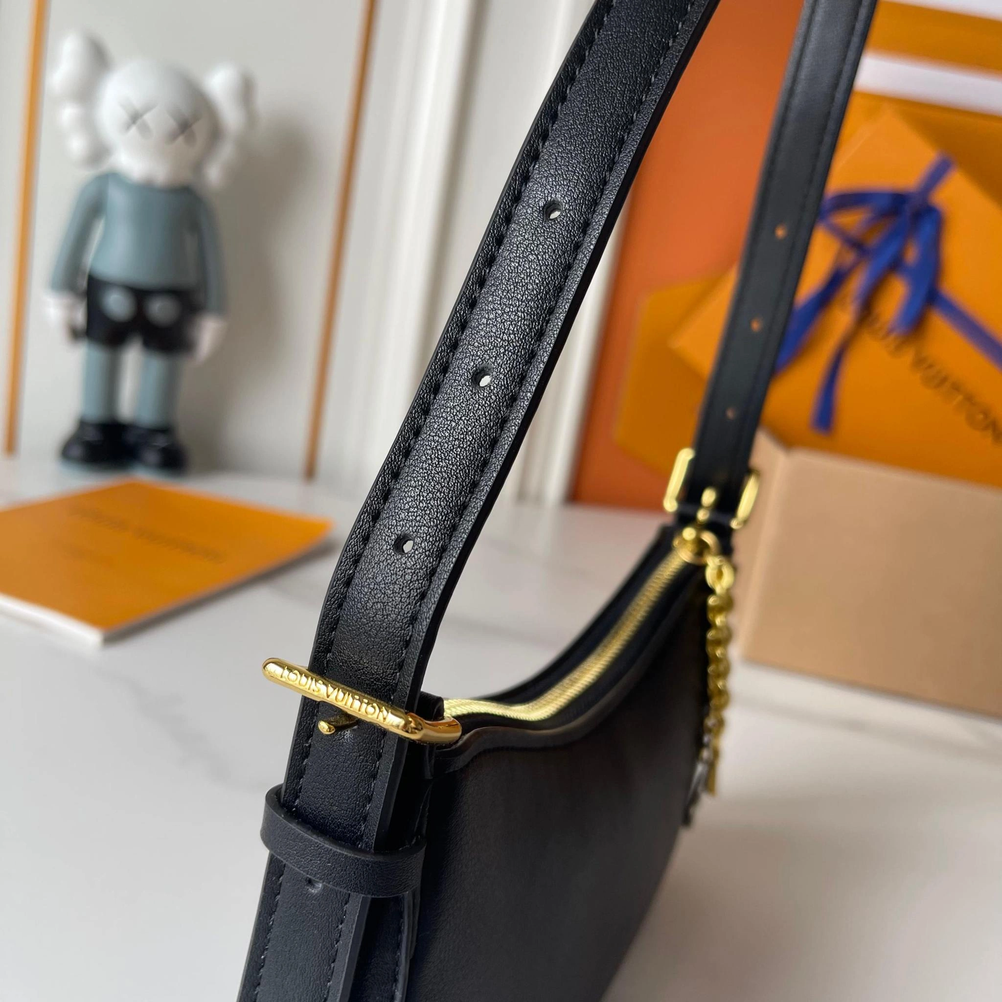 8V M25525 Liv Pochette item:ET-B225J1697H