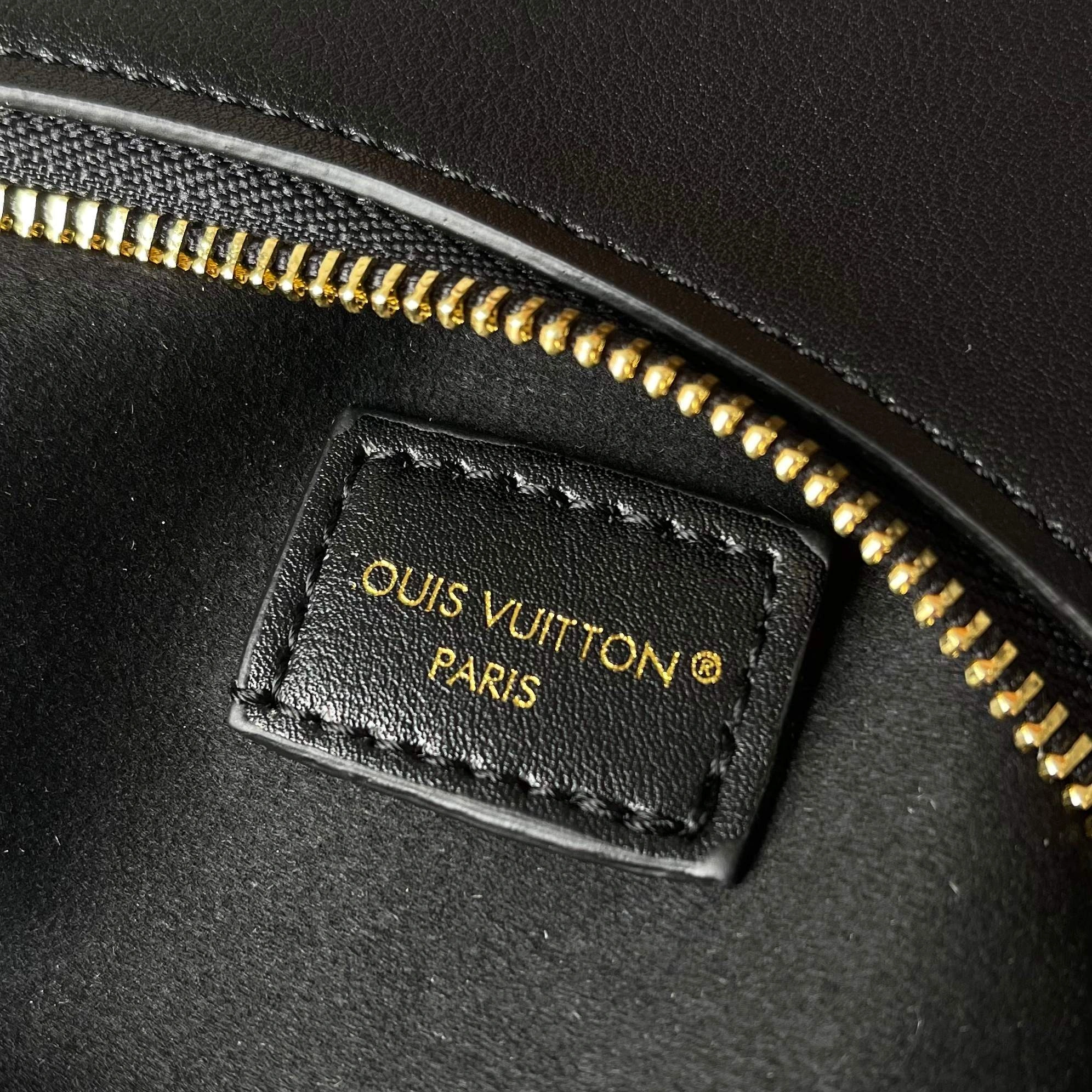 8V M25525 Liv Pochette item:ET-B225J1697H