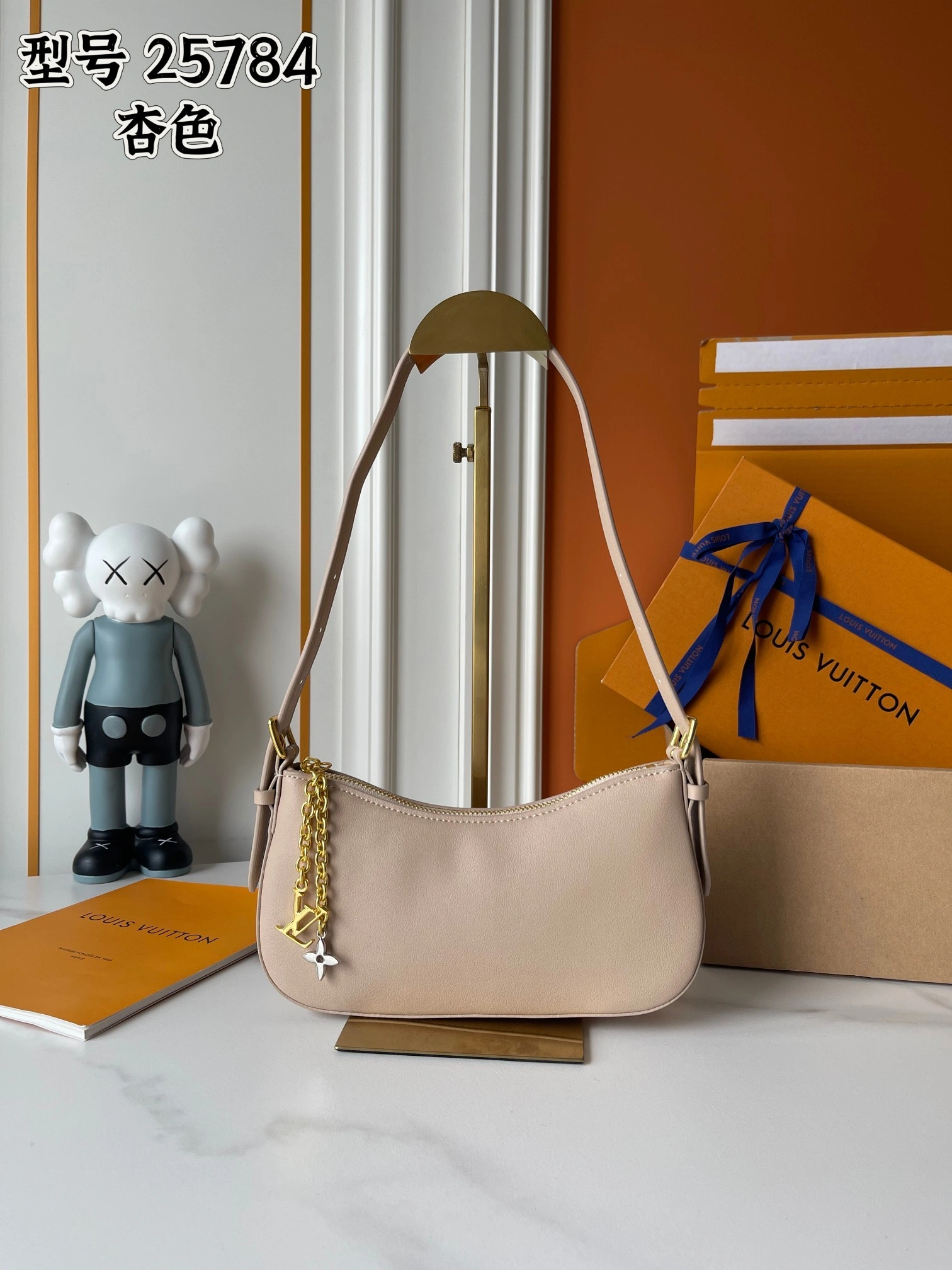 8V M25784 Liv Pochette item:ET-B225J1696H