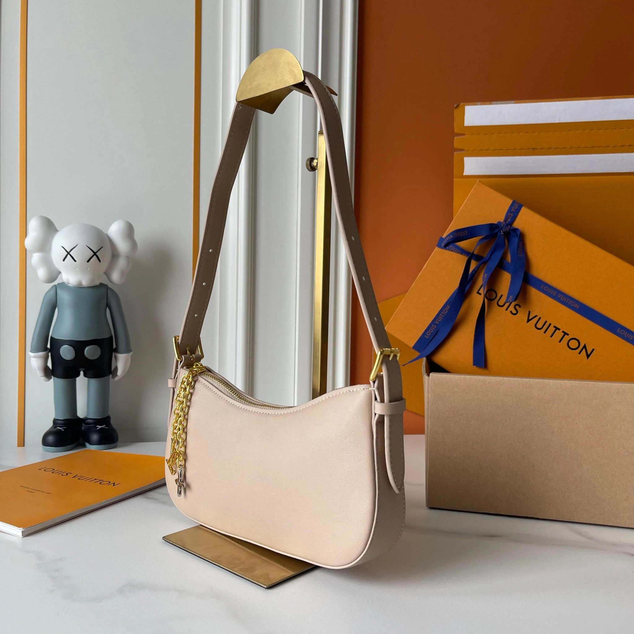 8V M25784 Liv Pochette item:ET-B225J1696H
