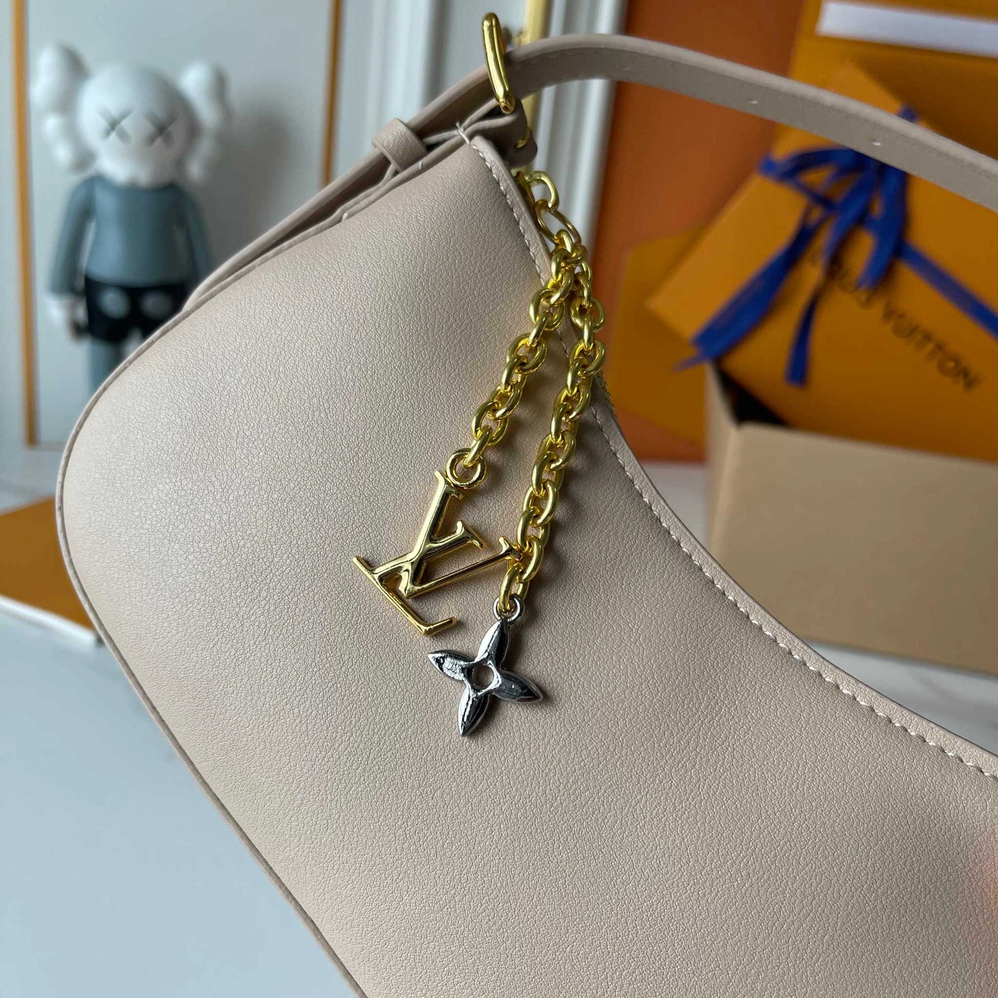 8V M25784 Liv Pochette item:ET-B225J1696H