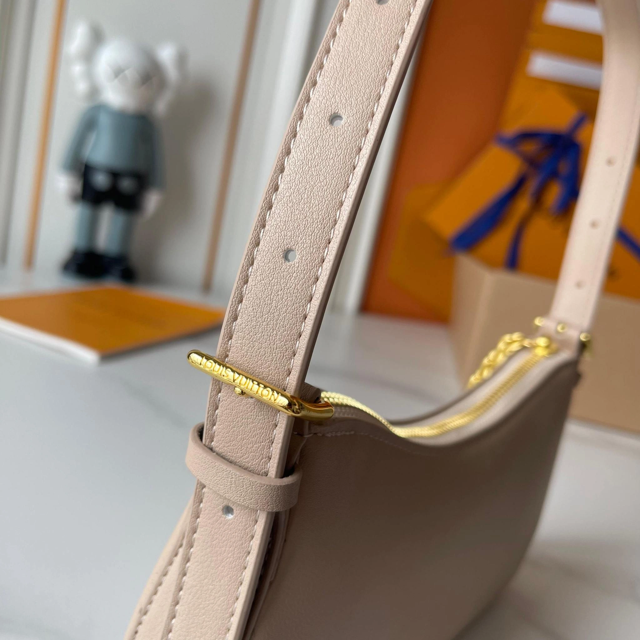 8V M25784 Liv Pochette item:ET-B225J1696H