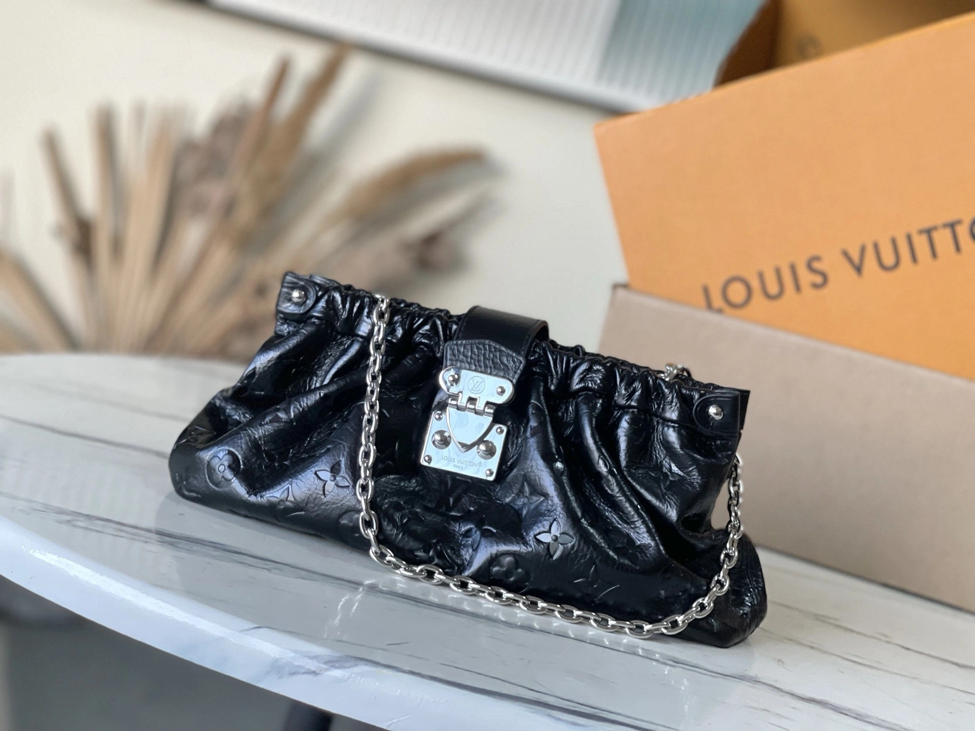 MOMO-- 8V M27822 high quality version Pochette Sling 2026Cruise cowhide item:F-B574A0916