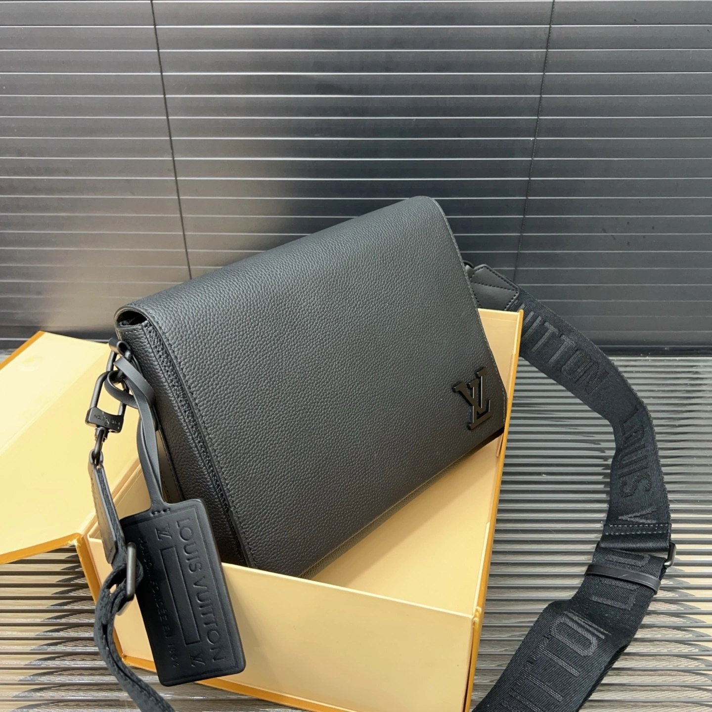 8V M57080 cowhide item:ET-B101F0613