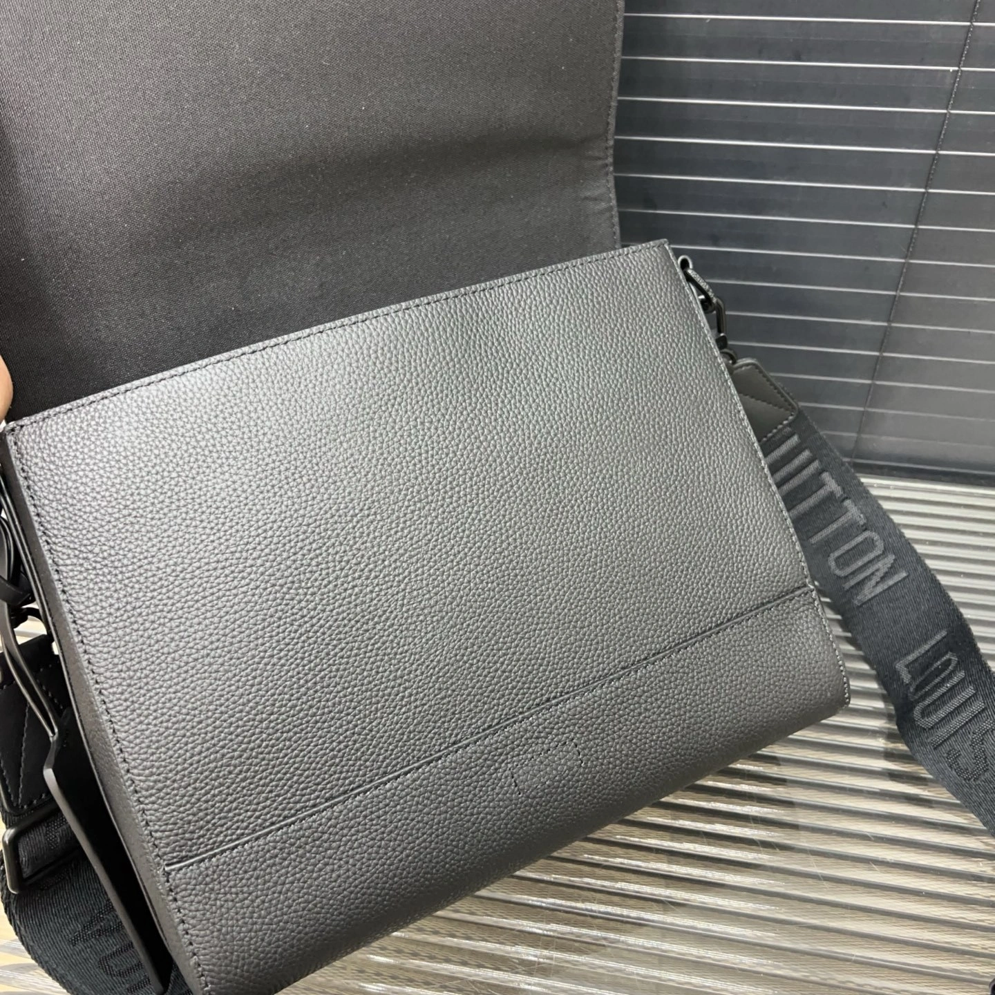 8V M57080 cowhide item:ET-B101F0613