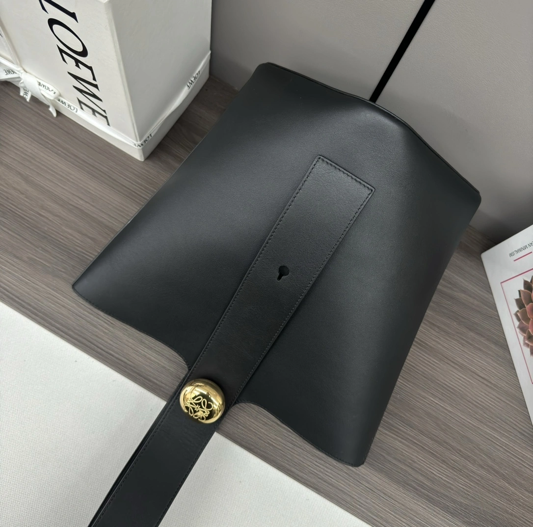 MOMO-- 8o5w5 AANBBBMX01-1100 high quality version Pebble Bucket cowhide item:E-B000E0401