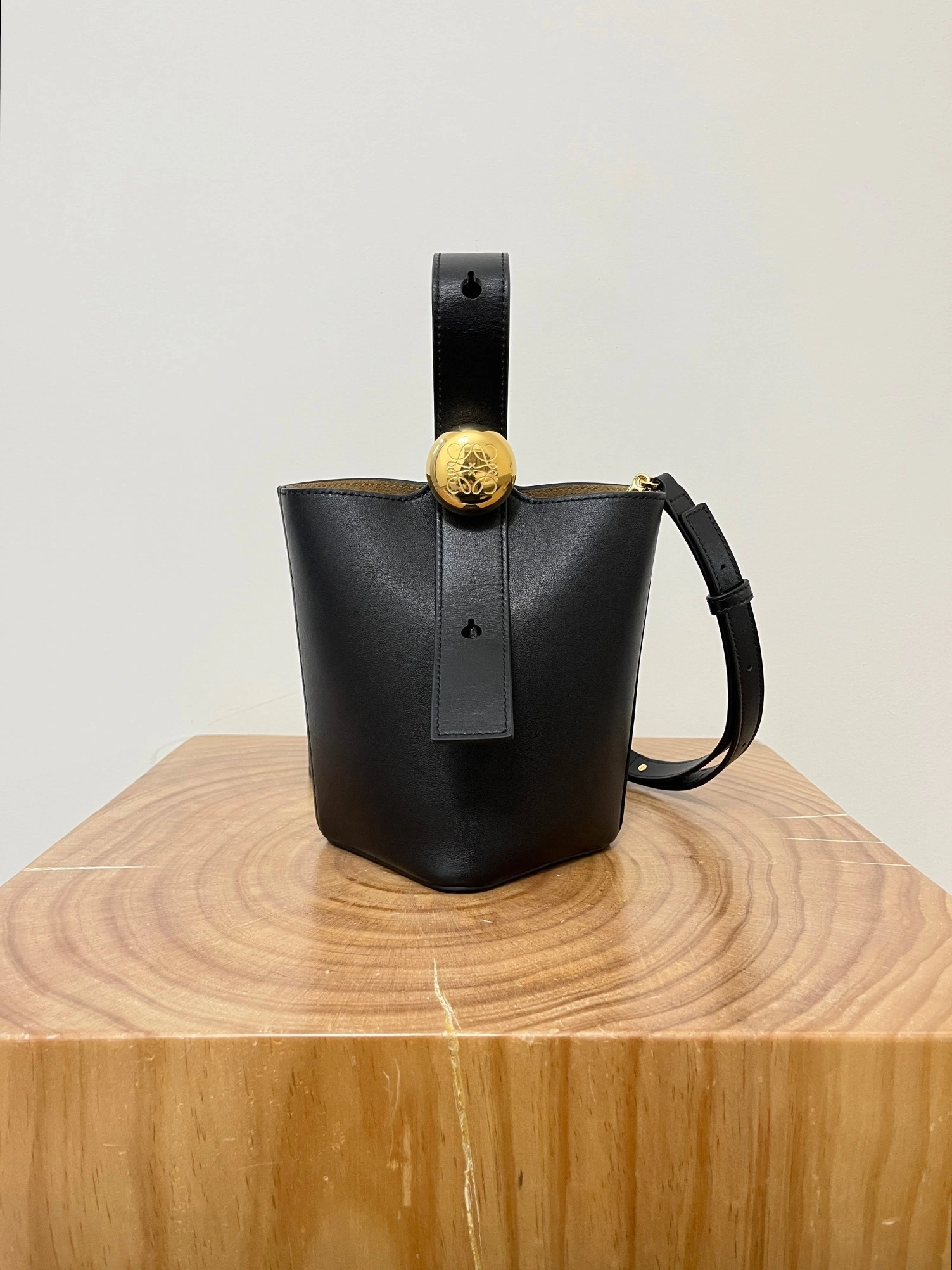 MOMO-- 8o5w5 AANBBBMX01-1100 high quality version cowhide Pebble Bucket item:E-B050I0516