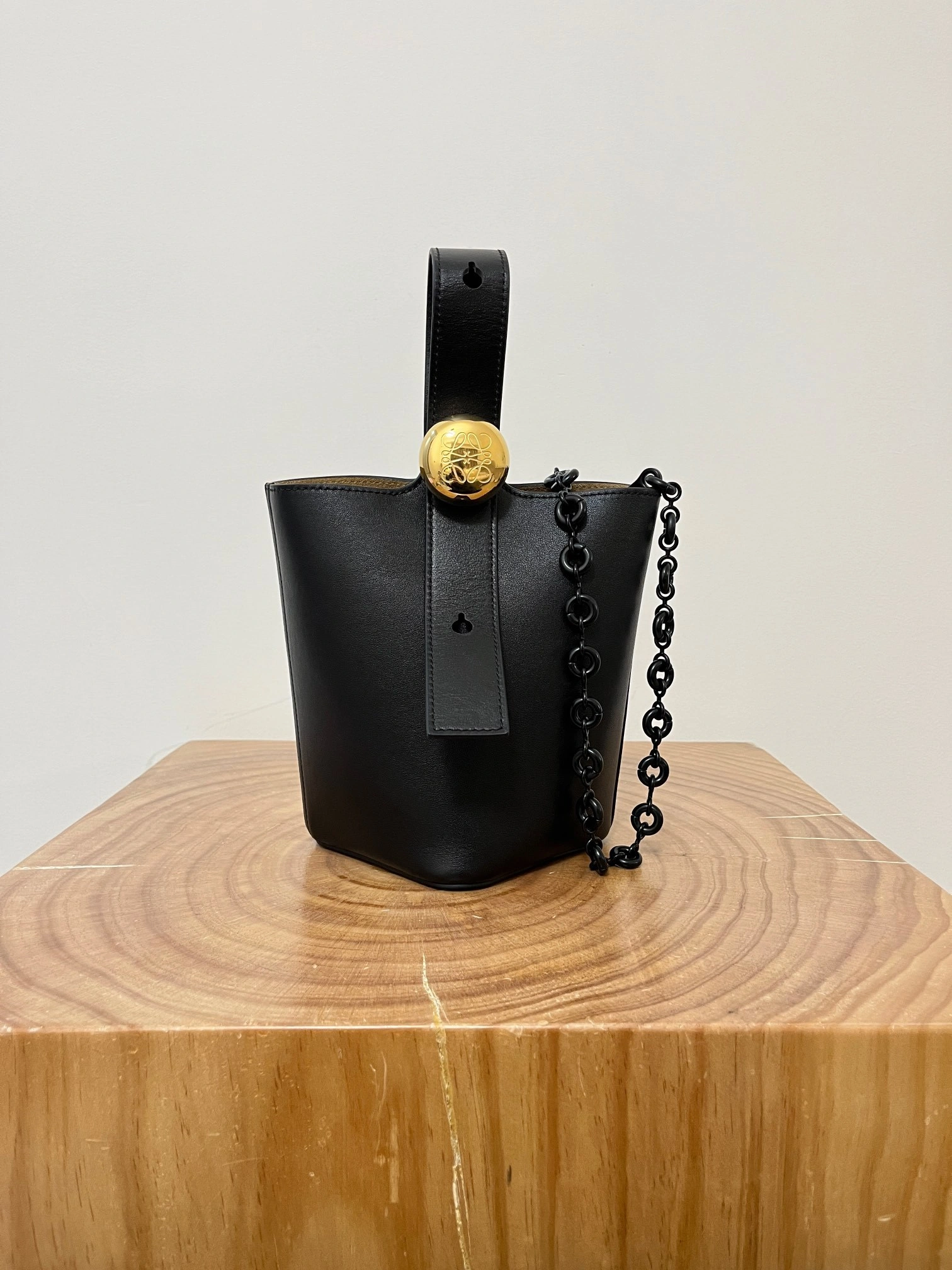 MOMO-- 8o5w5 AANBBBMX01-1100 high quality version cowhide Pebble Bucket item:E-B050I0516