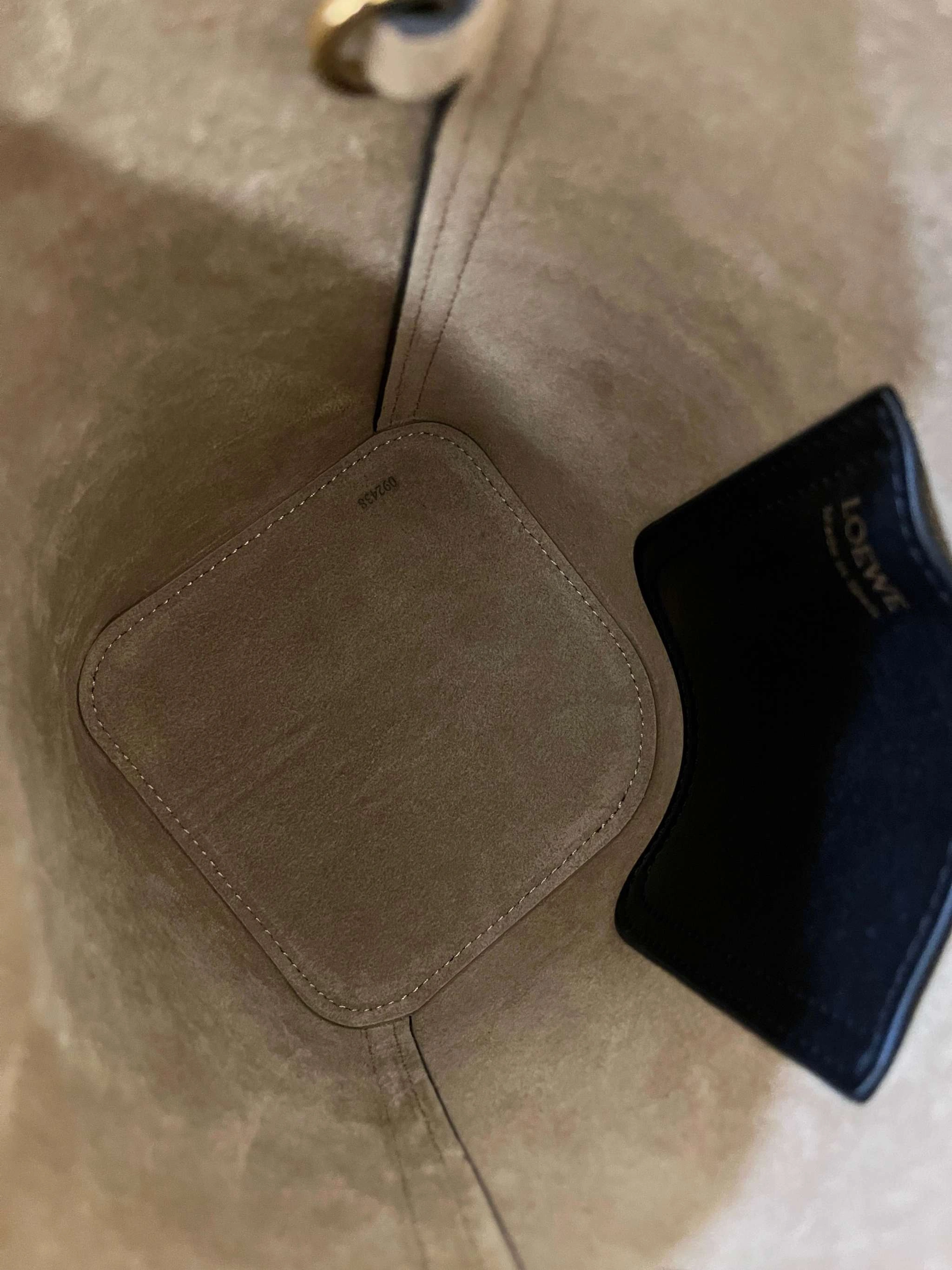 MOMO-- 8o5w5 AANBBBMX01-1100 high quality version cowhide Pebble Bucket item:E-B050I0516
