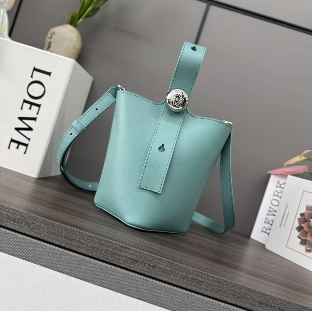 MOMO-- 8o5w5 AANBBBMX01-4412 high quality version Pebble Bucket cowhide item:E-B000E0407
