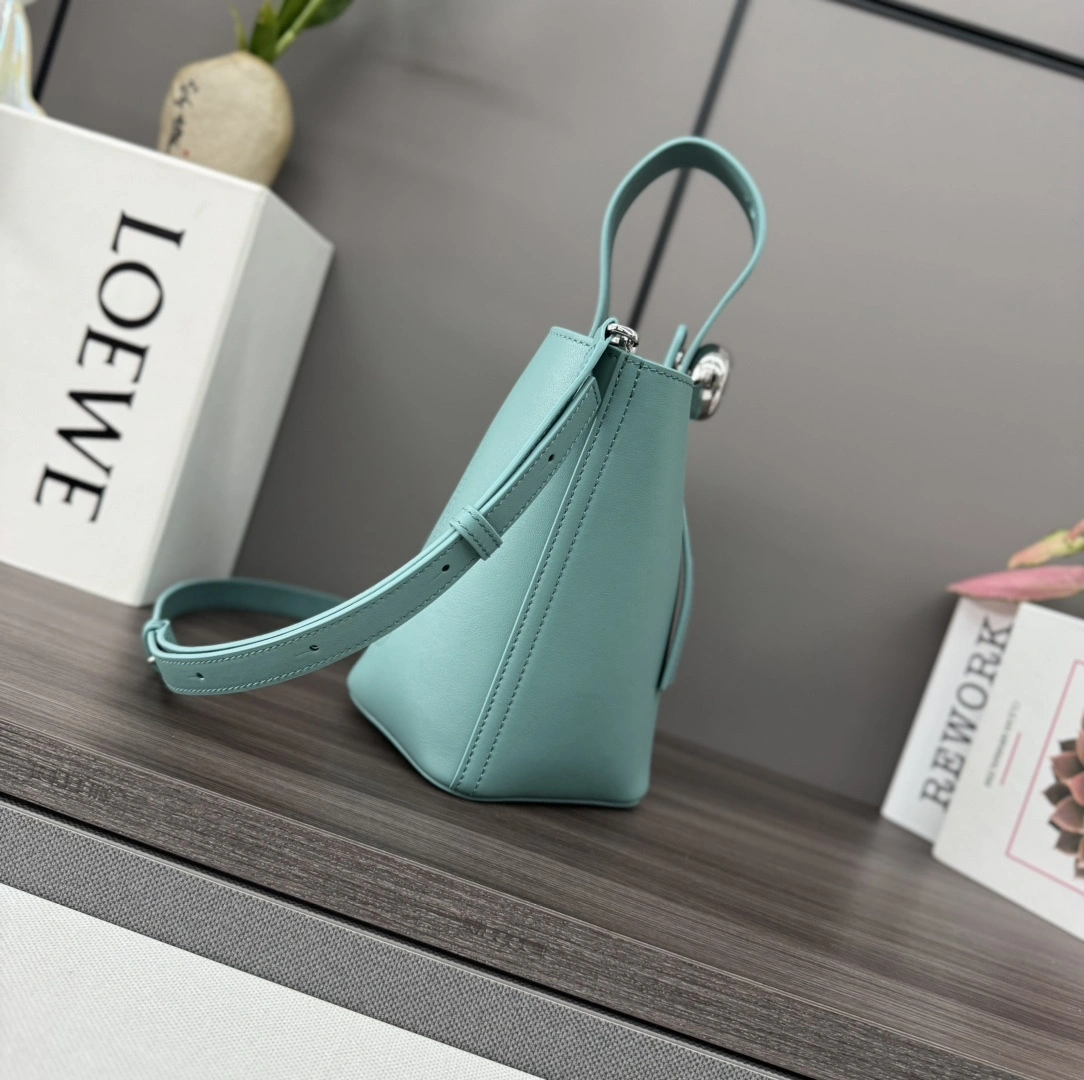 MOMO-- 8o5w5 AANBBBMX01-4412 high quality version Pebble Bucket cowhide item:E-B000E0407