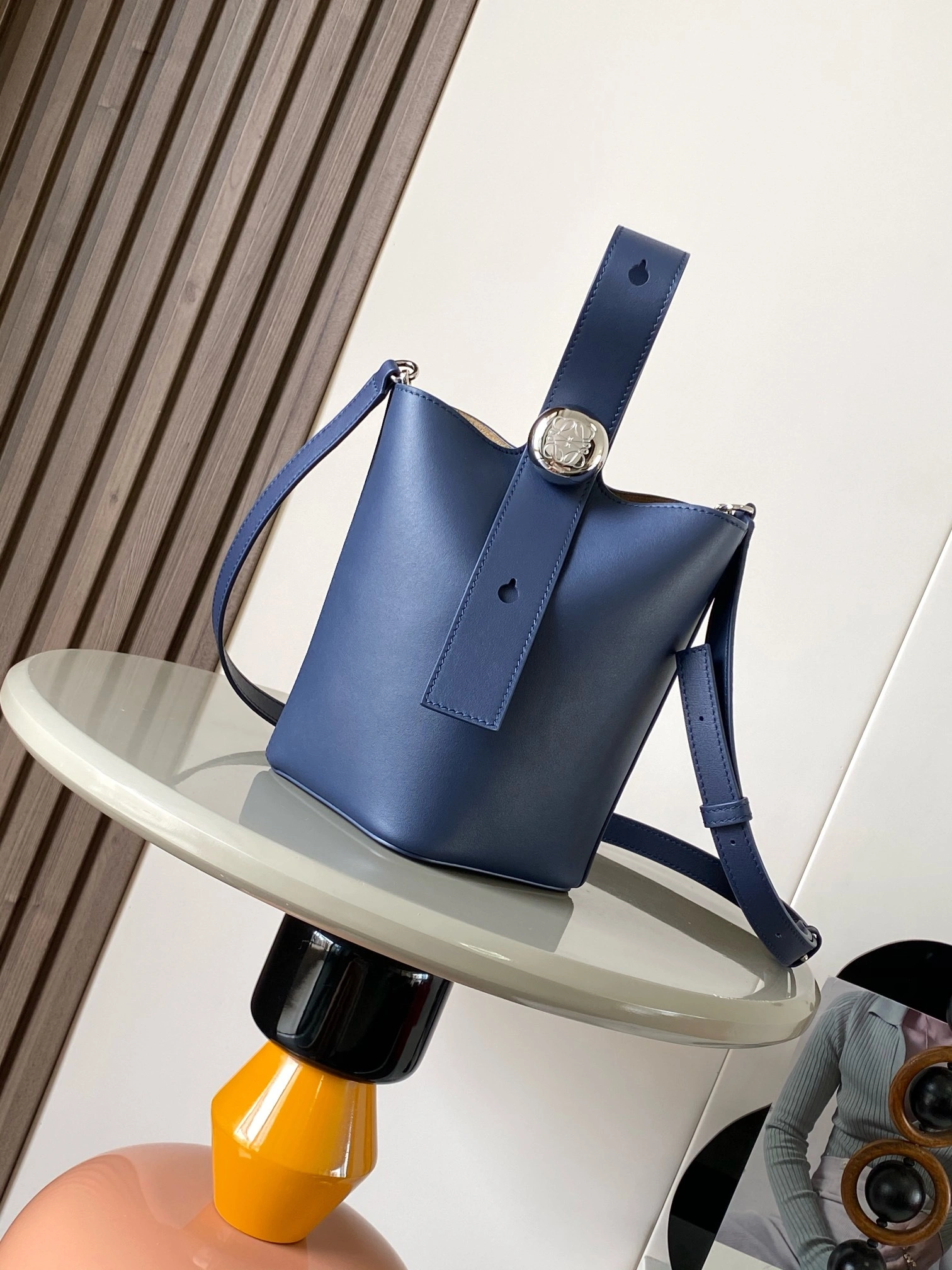 MOMO-- 8o5w5 AANBBBMX01-4467 high quality version Pebble Bucket cowhide item:E-B000E0405