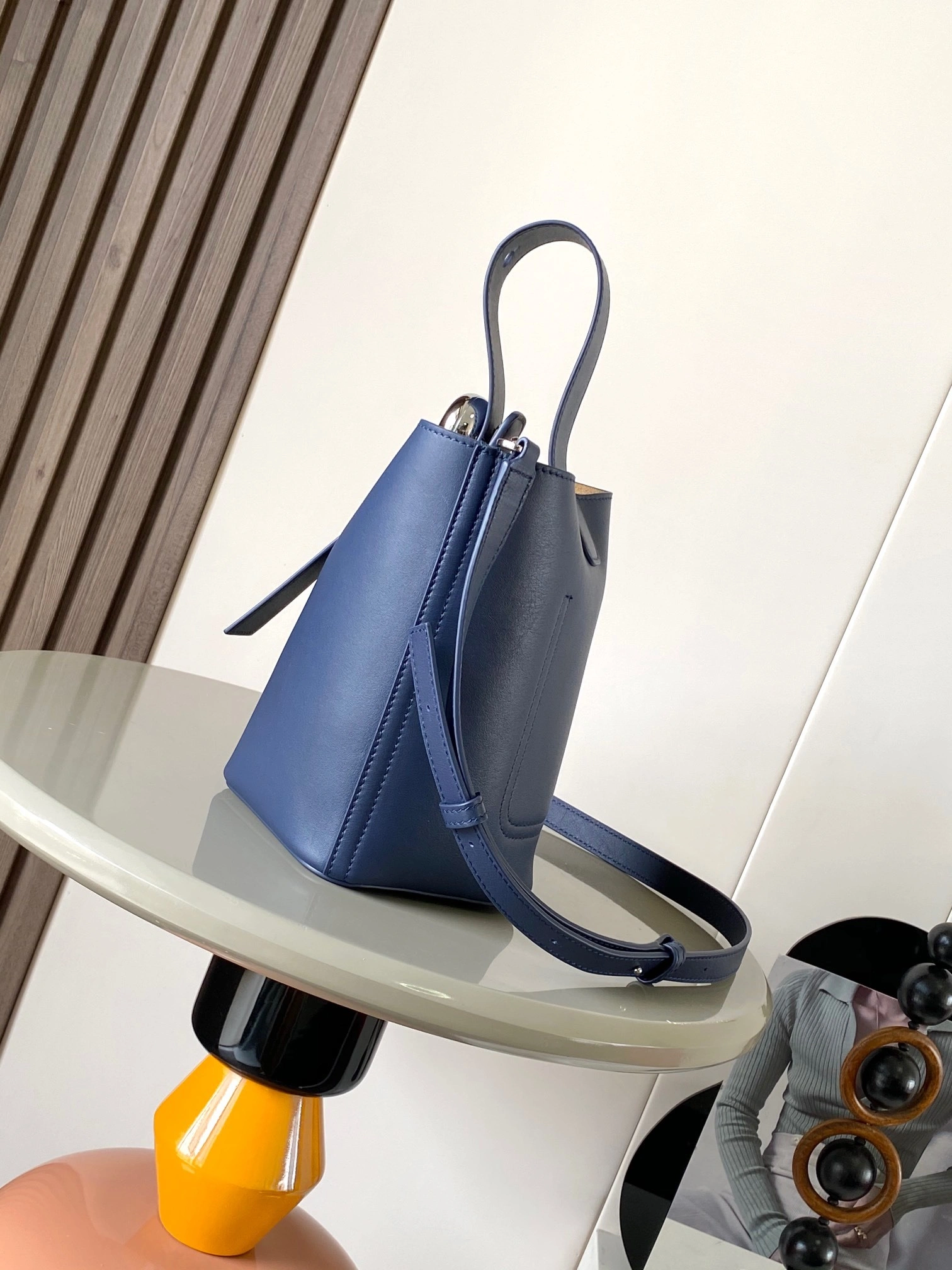 MOMO-- 8o5w5 AANBBBMX01-4467 high quality version Pebble Bucket cowhide item:E-B000E0405