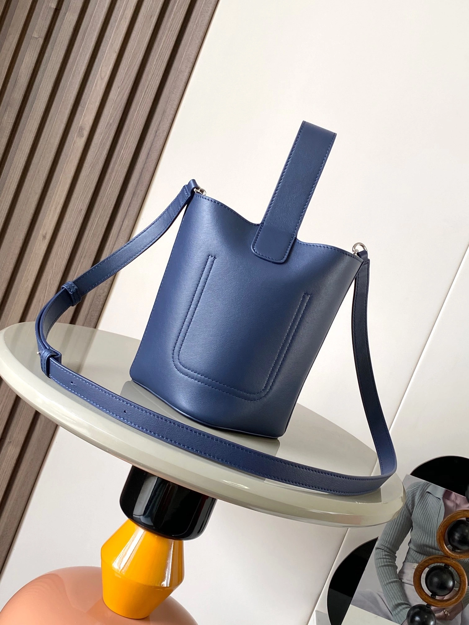 MOMO-- 8o5w5 AANBBBMX01-4467 high quality version Pebble Bucket cowhide item:E-B000E0405