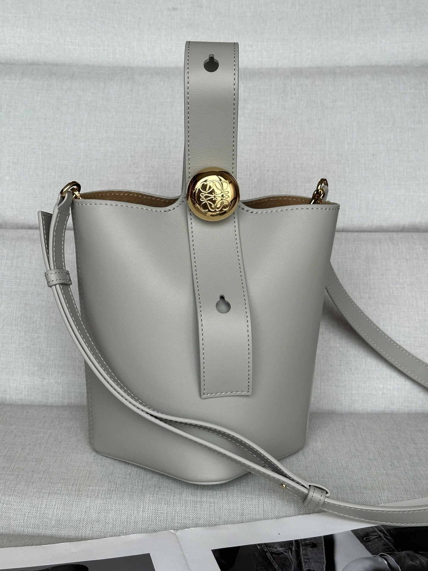 MOMO-- 8o5w5 AANBBBMX01-6579 high quality version Pebble Bucket cowhide item:E-B063E0406