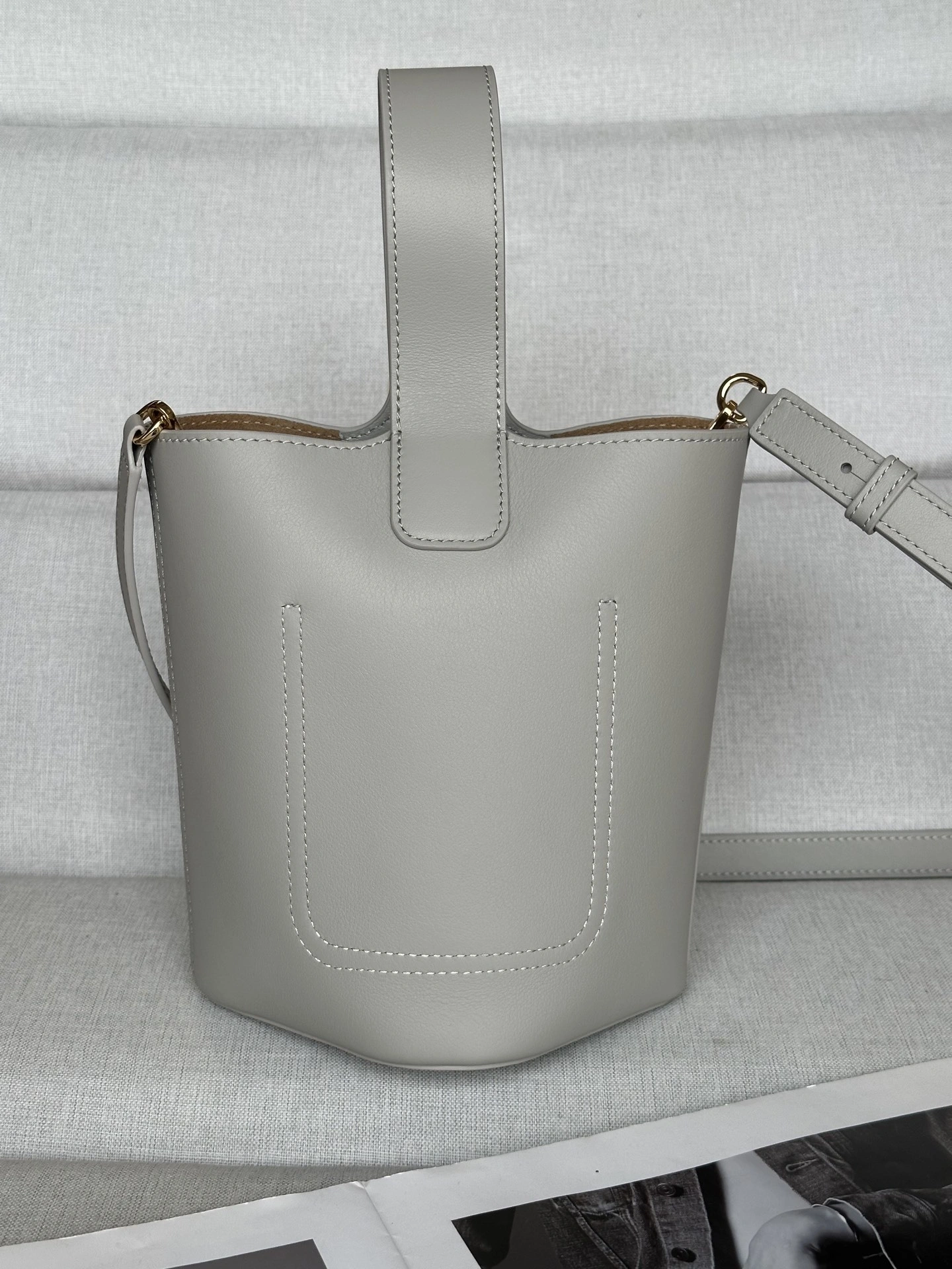 MOMO-- 8o5w5 AANBBBMX01-6579 high quality version Pebble Bucket cowhide item:E-B063E0406