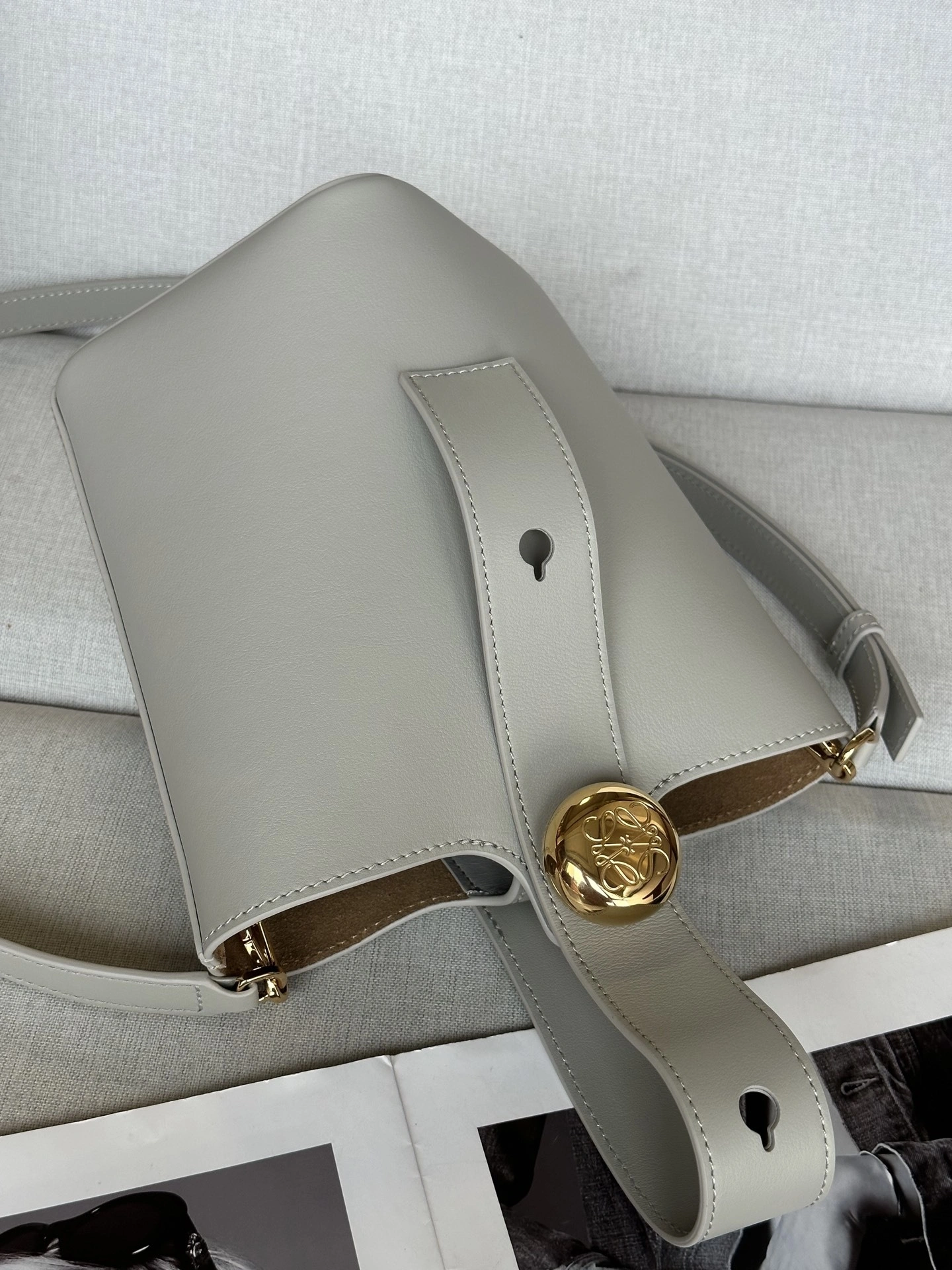 MOMO-- 8o5w5 AANBBBMX01-6579 high quality version Pebble Bucket cowhide item:E-B063E0406