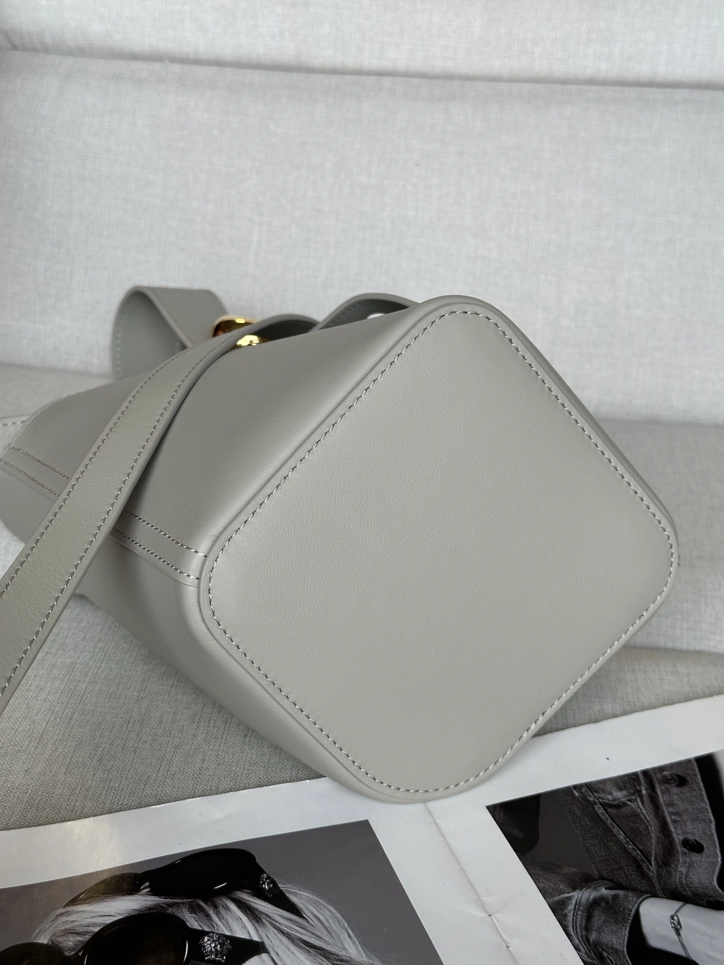 MOMO-- 8o5w5 AANBBBMX01-6579 high quality version Pebble Bucket cowhide item:E-B063E0406