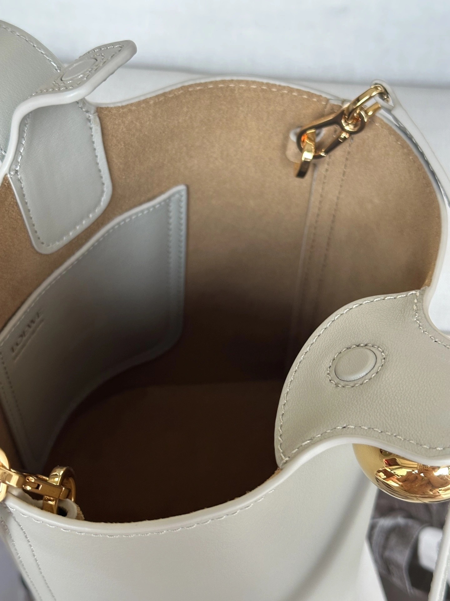 MOMO-- 8o5w5 AANBBBMX01-6579 high quality version Pebble Bucket cowhide item:E-B063E0406
