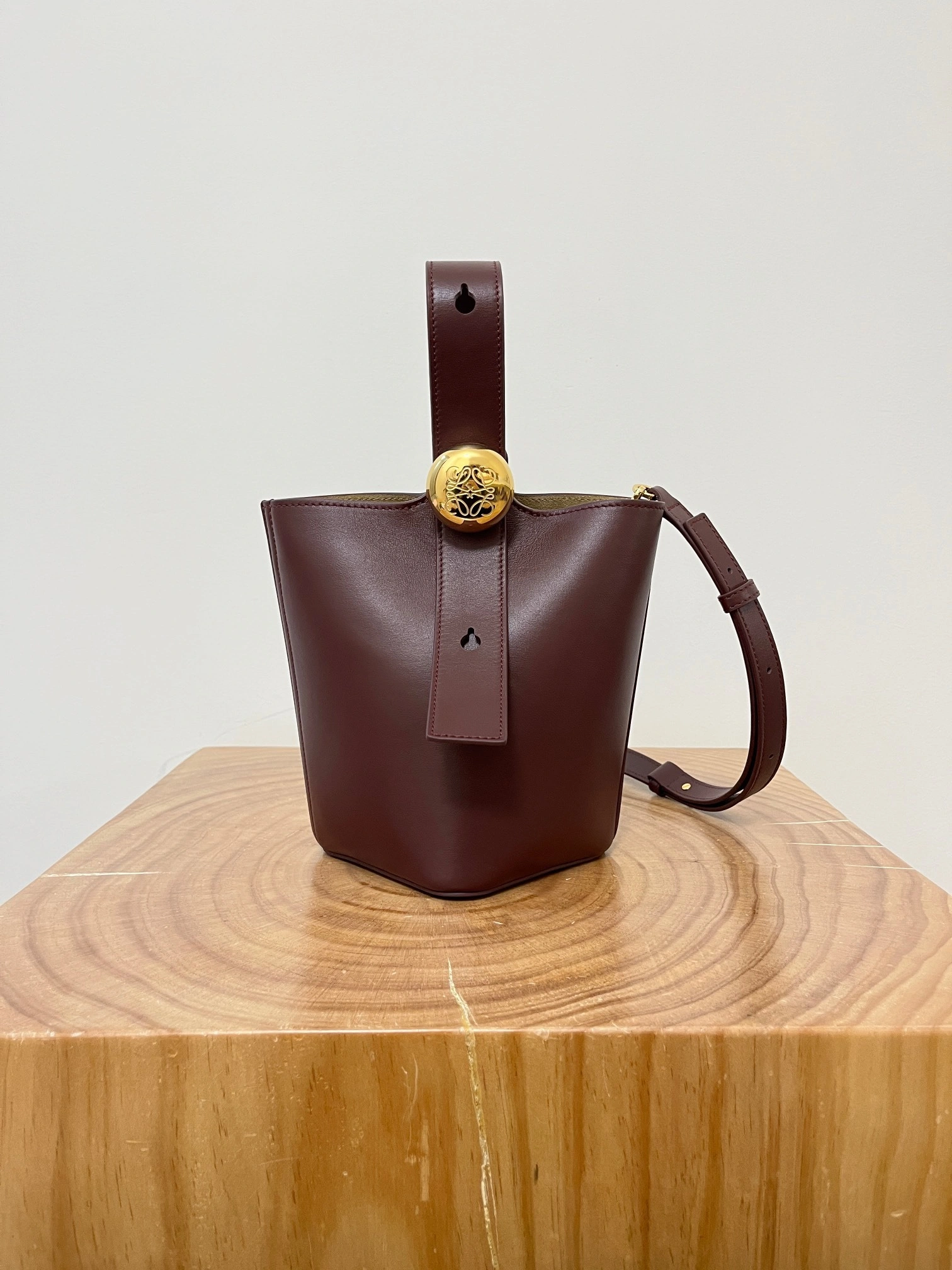 MOMO-- 8o5w5 AANBBBMX01-7240 high quality version cowhide Pebble Bucket item:E-B050I0515