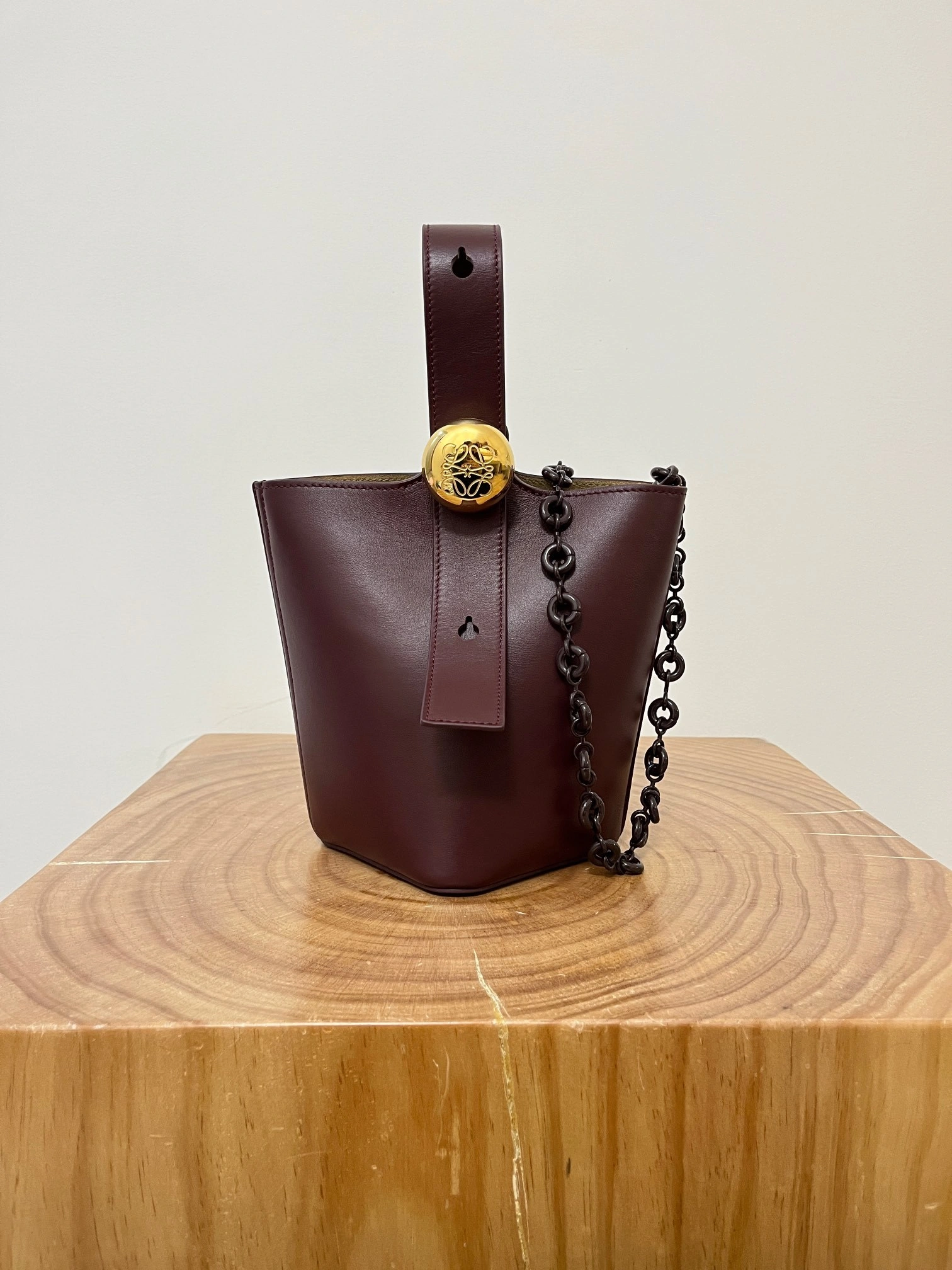 MOMO-- 8o5w5 AANBBBMX01-7240 high quality version cowhide Pebble Bucket item:E-B050I0515