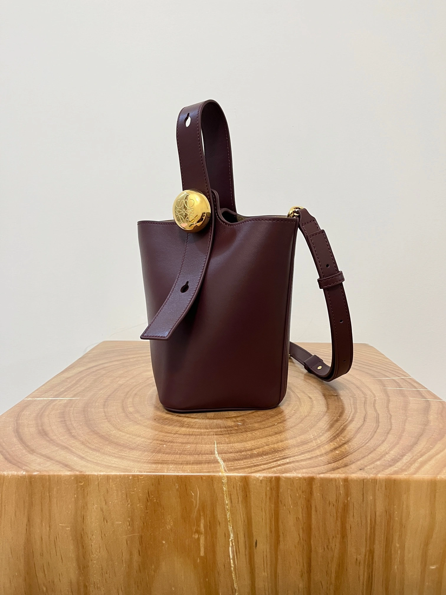 MOMO-- 8o5w5 AANBBBMX01-7240 high quality version cowhide Pebble Bucket item:E-B050I0515