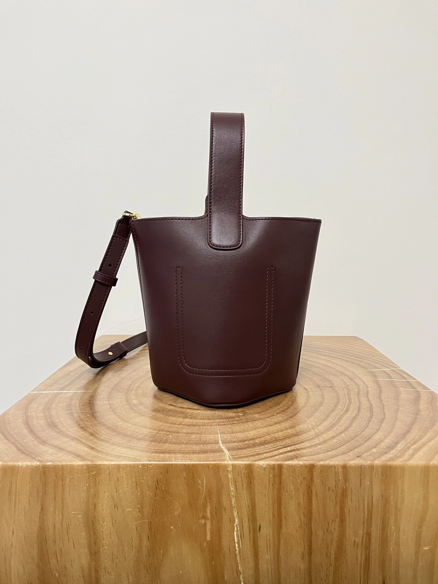 MOMO-- 8o5w5 AANBBBMX01-7240 high quality version cowhide Pebble Bucket item:E-B050I0515