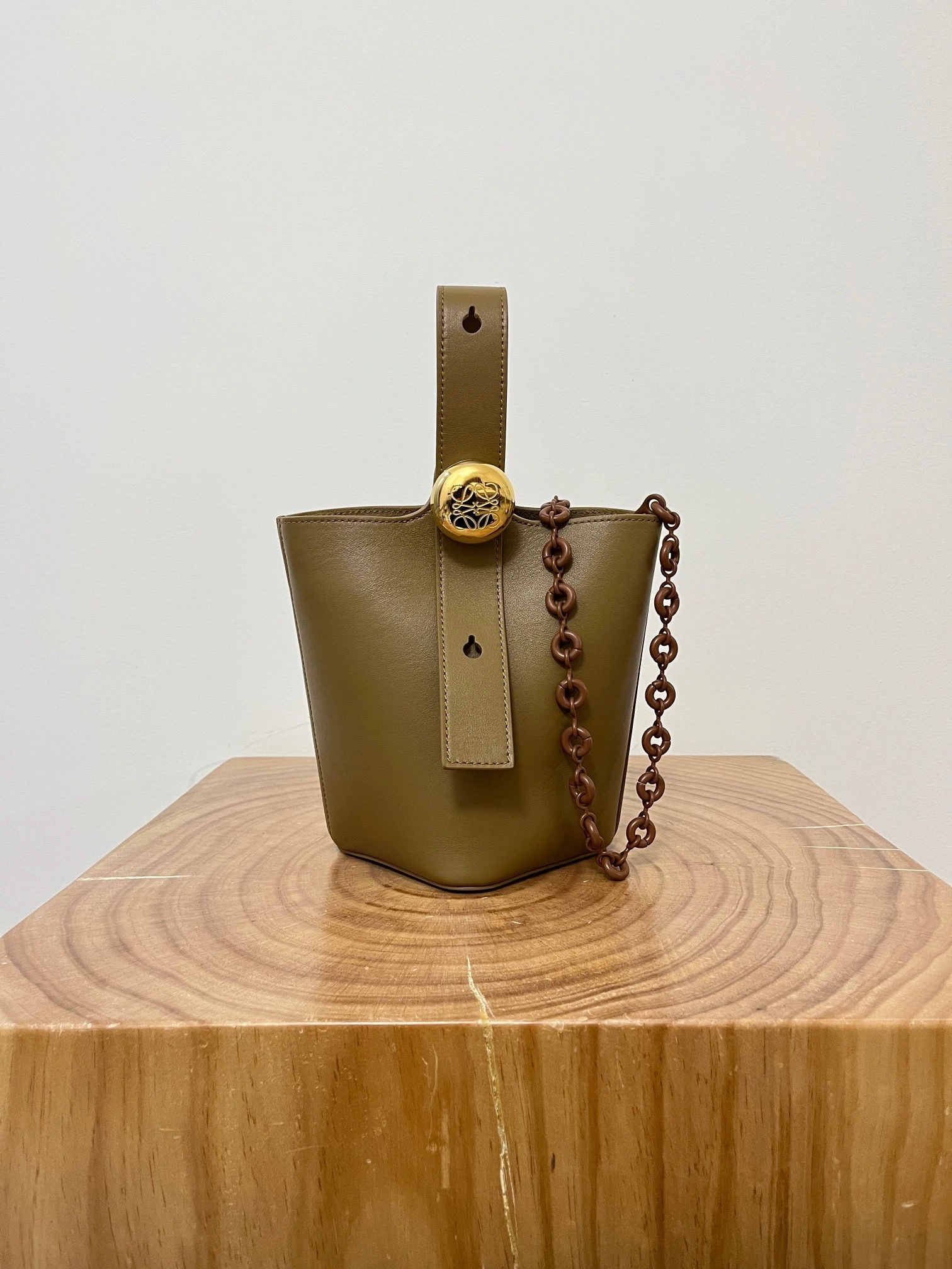 MOMO-- 8o5w5 AANBBBMX01-8795 high quality version Pebble Bucket cowhide item:E-B050I0529