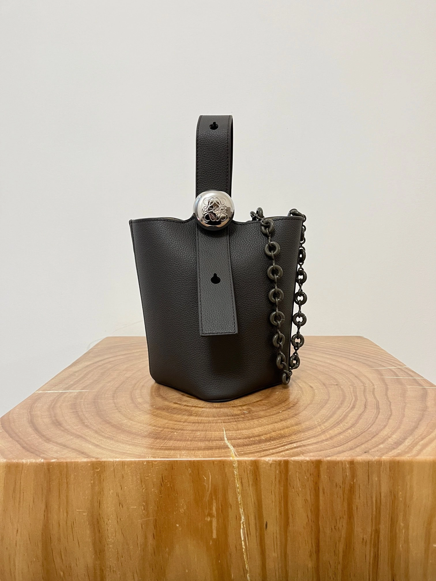 MOMO-- 8o5w5 AANBBBMX02-1100 high quality version Pebble Bucket cowhide item:E-B050I0530