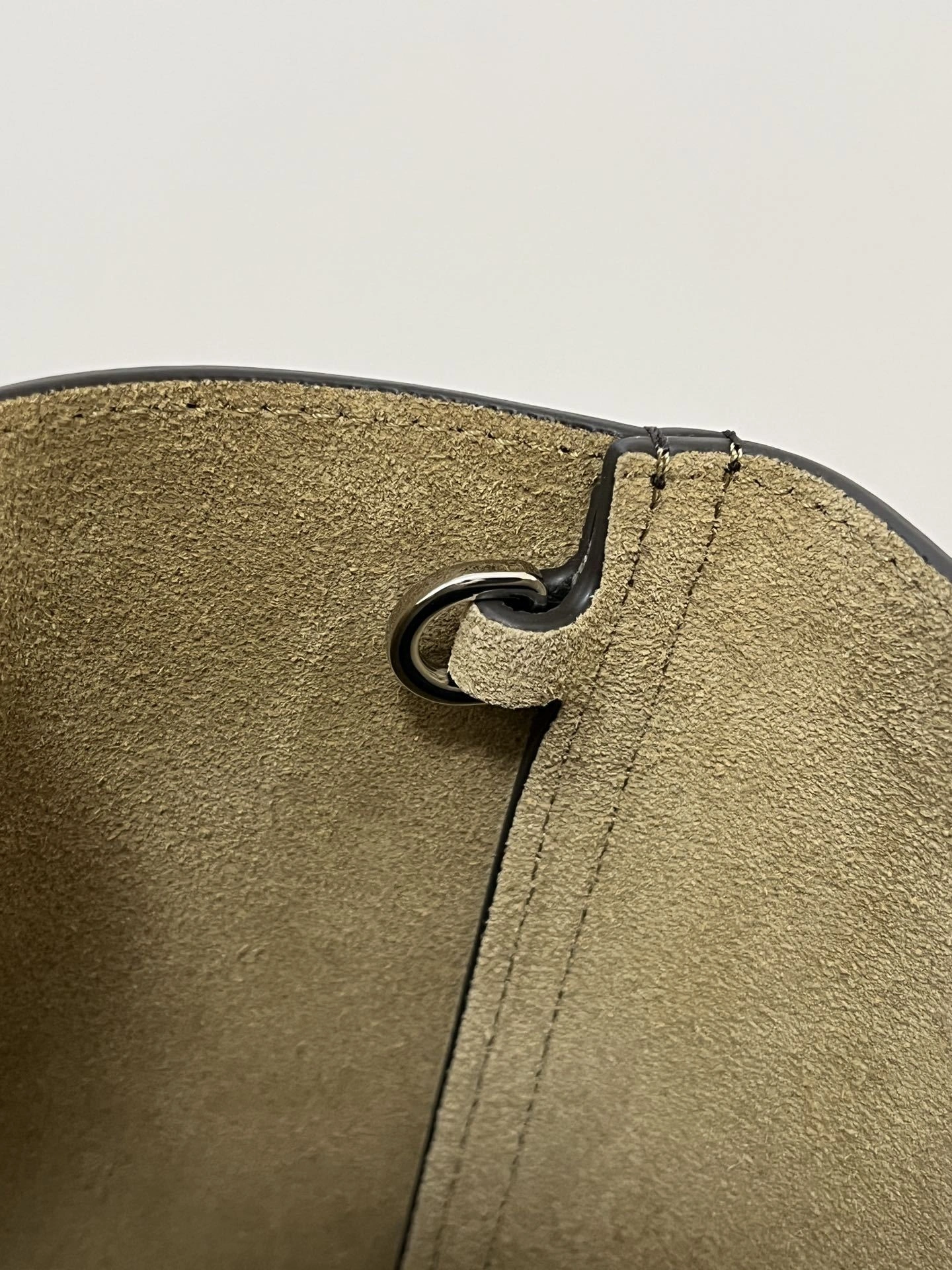 MOMO-- 8o5w5 AANBBBMX02-1100 high quality version Pebble Bucket cowhide item:E-B050I0530