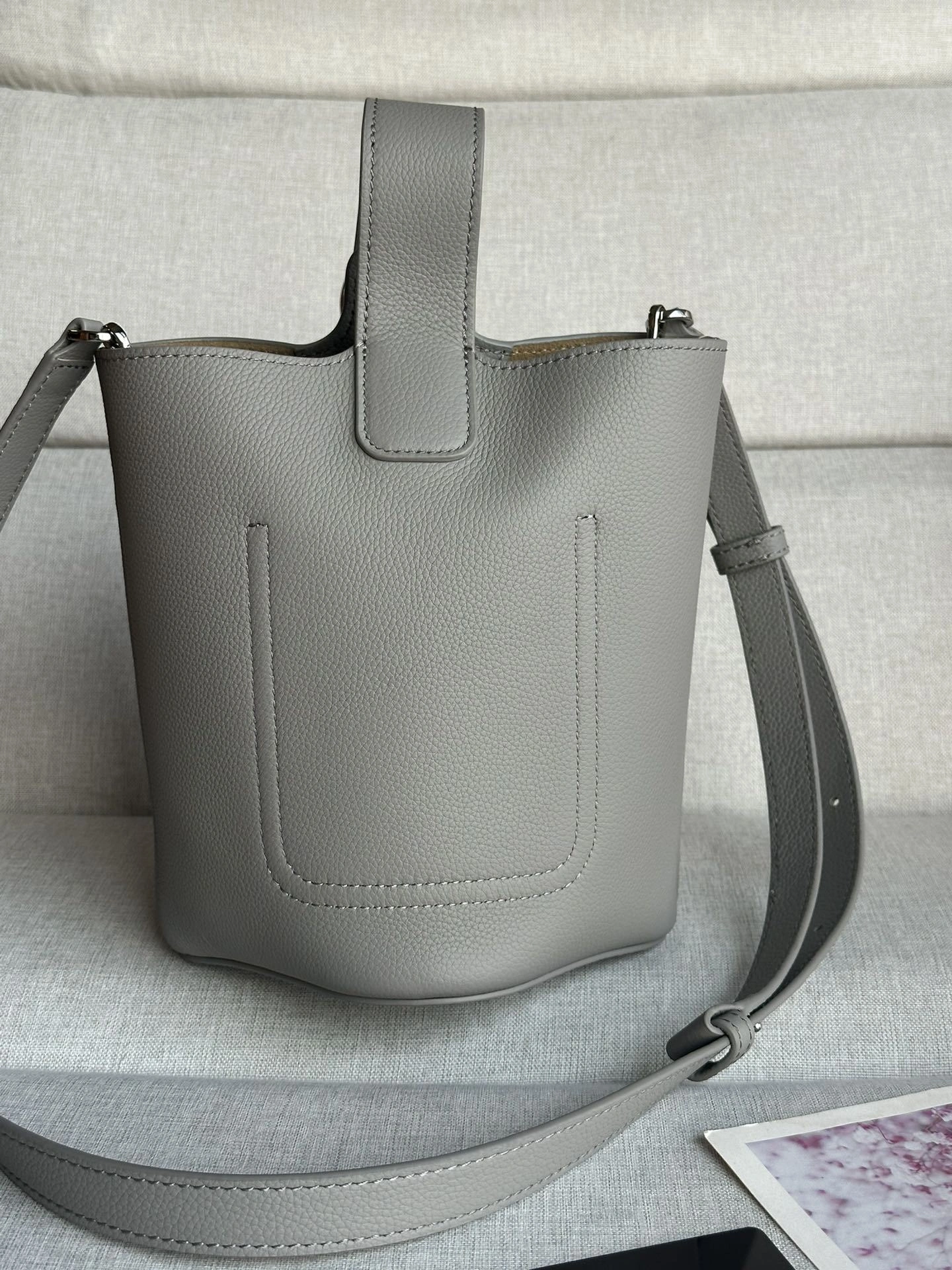 MOMO-- 8o5w5 AANBBBMX02-1150 high quality version Pebble Bucket cowhide item:E-B000E0403