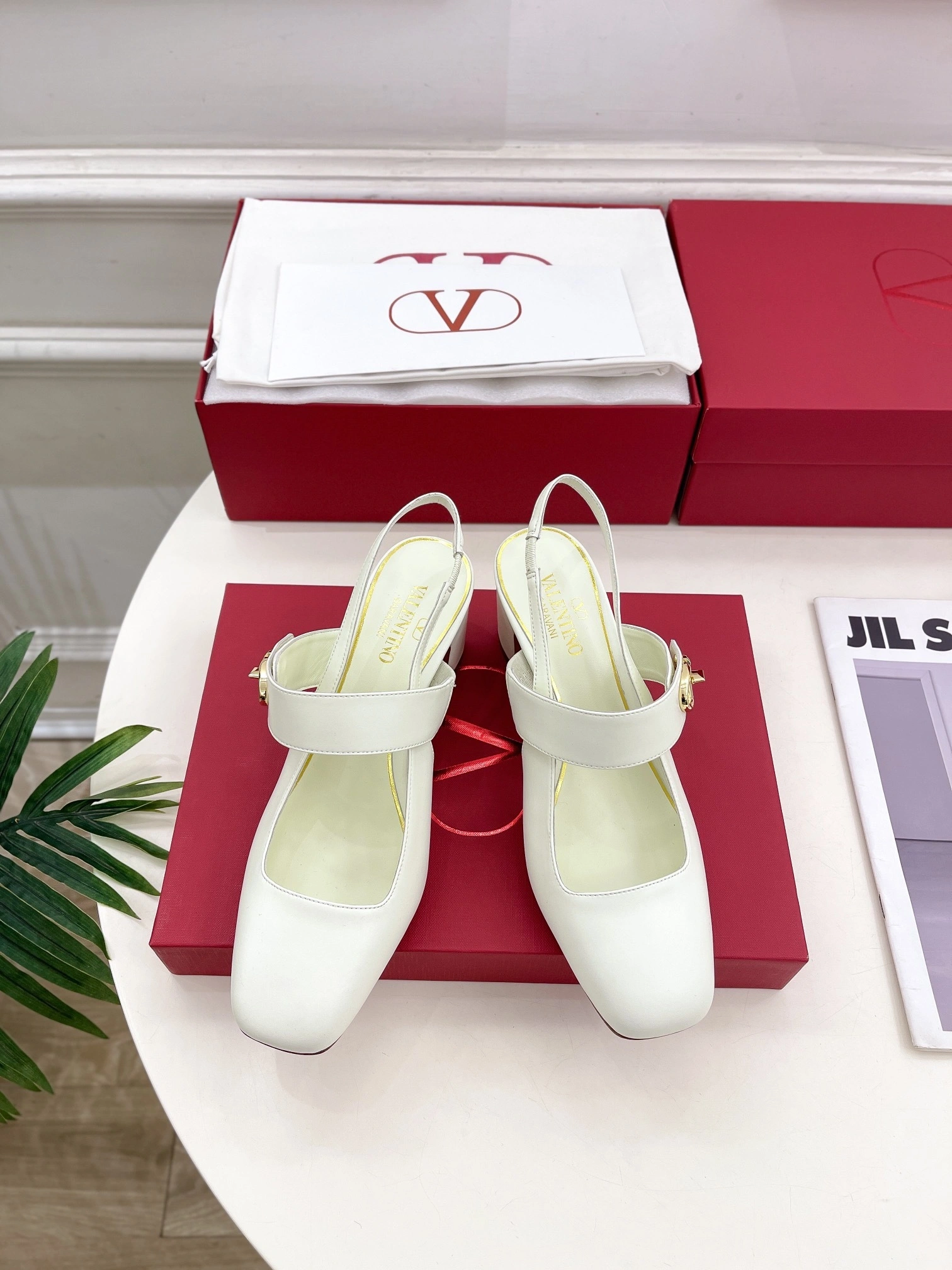 COCO-- V1859ti9o 5W2S0JY1EEY098 Roman Stud Calfskin goatskin Heel height：6CM item:D-X150L2564