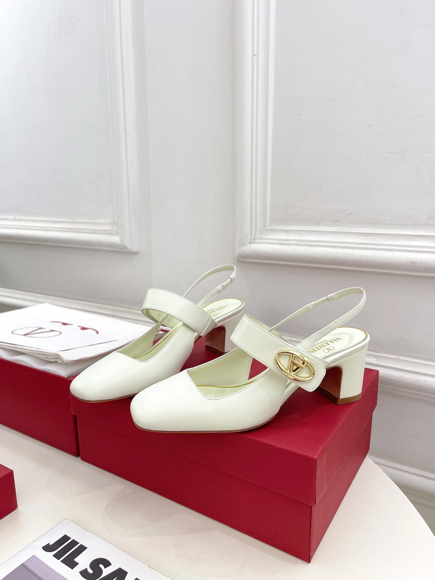 COCO-- V1859ti9o 5W2S0JY1EEY098 Roman Stud Calfskin goatskin Heel height：6CM item:D-X150L2564