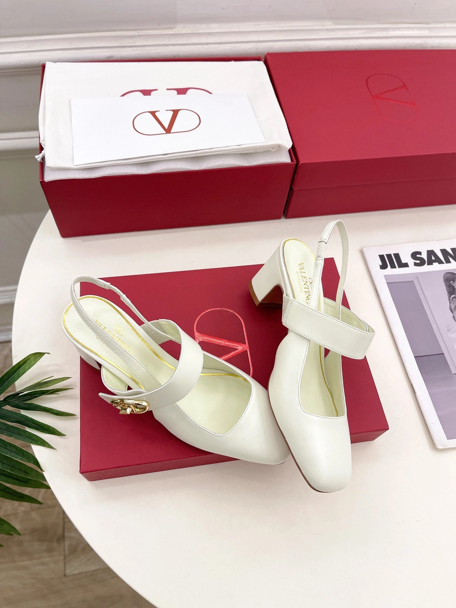 COCO-- V1859ti9o 5W2S0JY1EEY098 Roman Stud Calfskin goatskin Heel height：6CM item:D-X150L2564