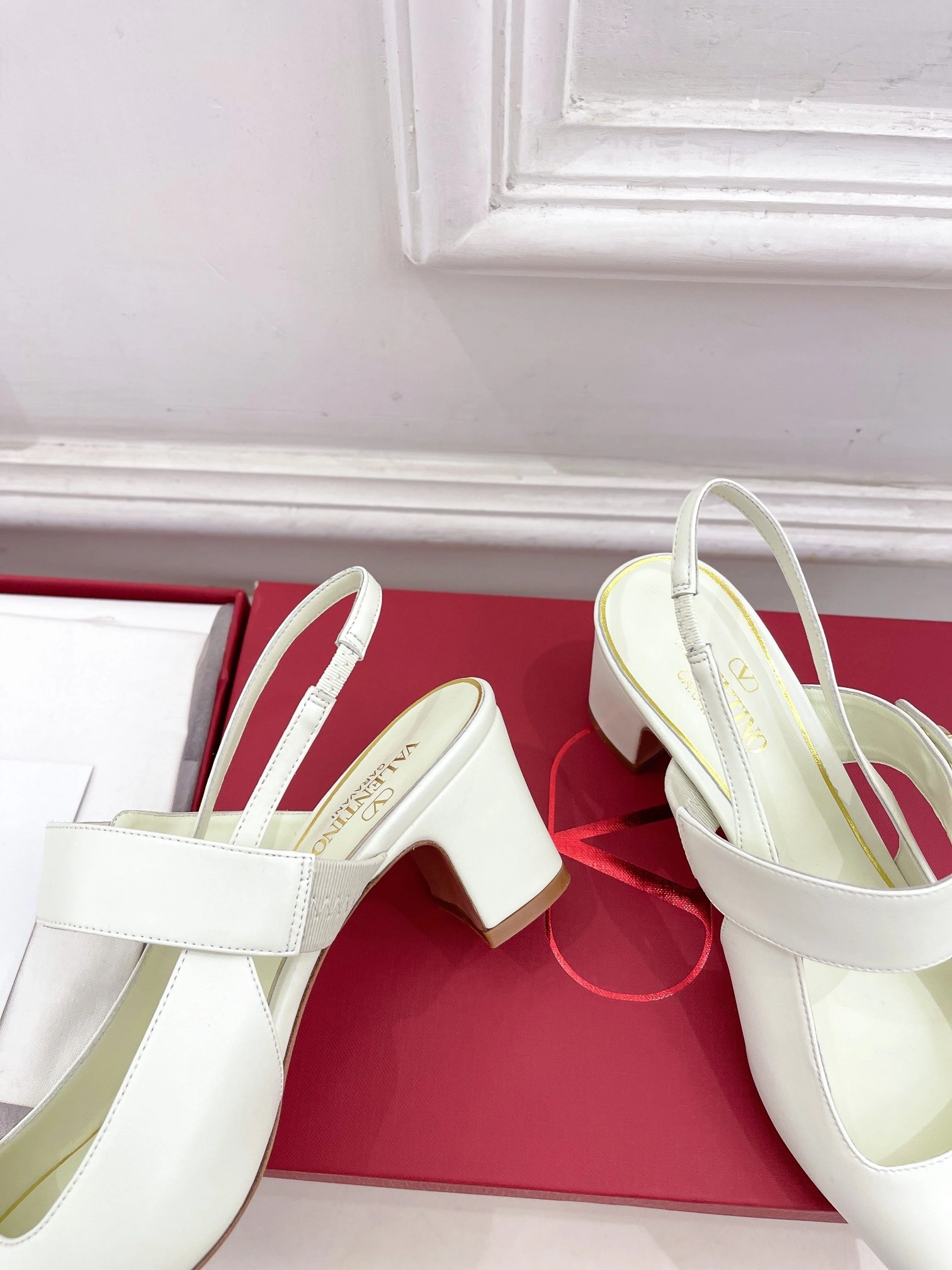 COCO-- V1859ti9o 5W2S0JY1EEY098 Roman Stud Calfskin goatskin Heel height：6CM item:D-X150L2564