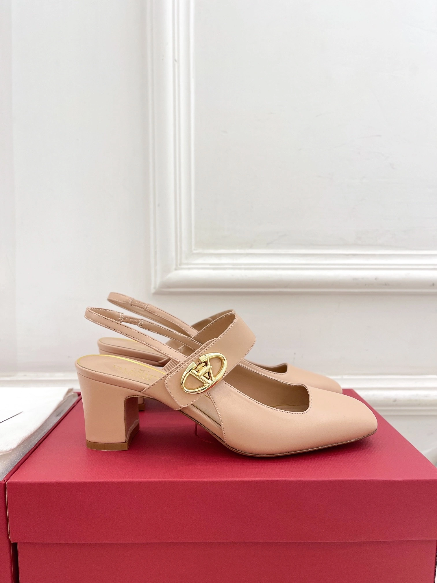 COCO-- V1859ti9o 5W2S0JY1EEYZJ2 Roman Stud Calfskin goatskin Heel height：6CM item:D-X150L2566