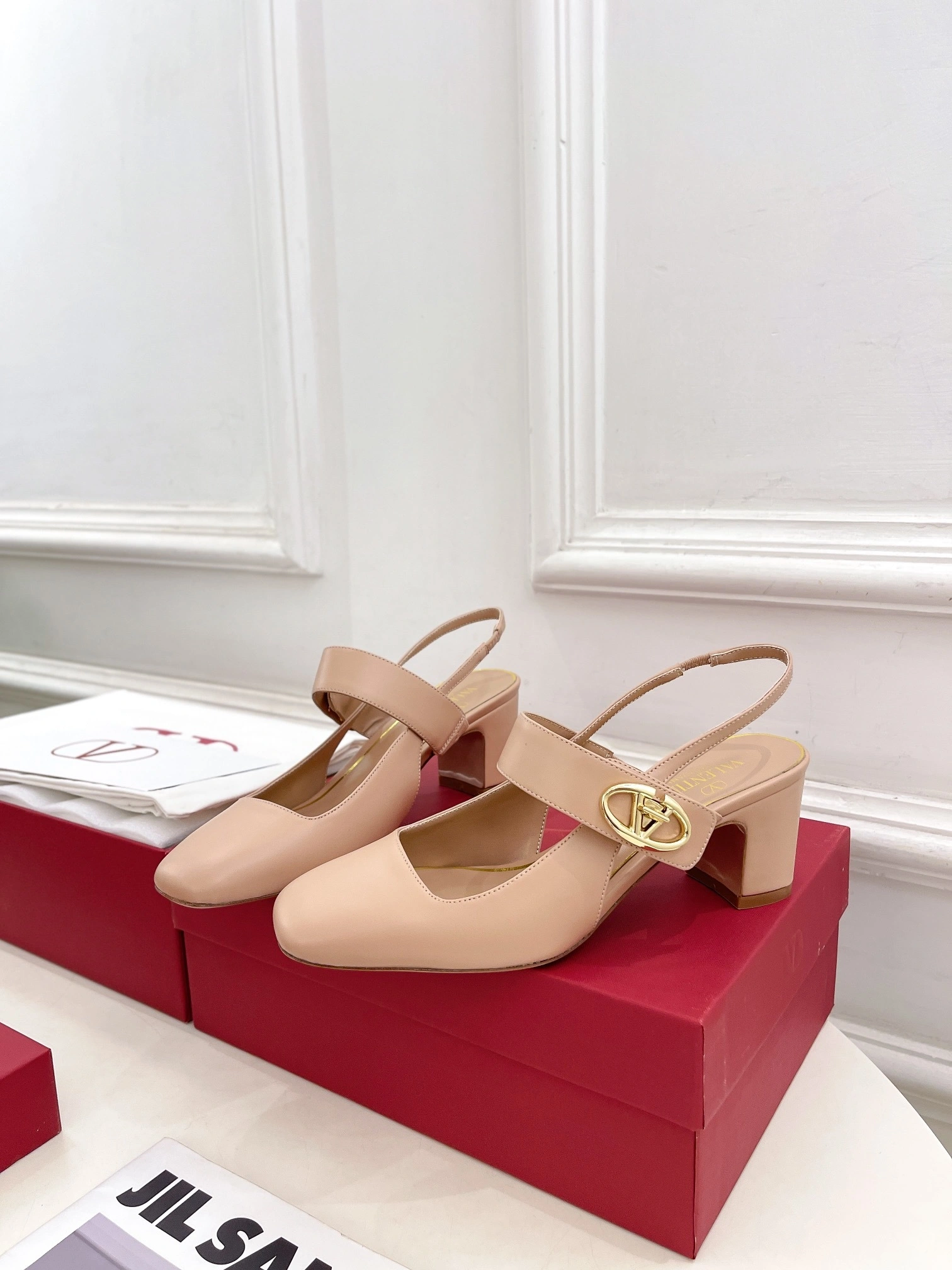 COCO-- V1859ti9o 5W2S0JY1EEYZJ2 Roman Stud Calfskin goatskin Heel height：6CM item:D-X150L2566