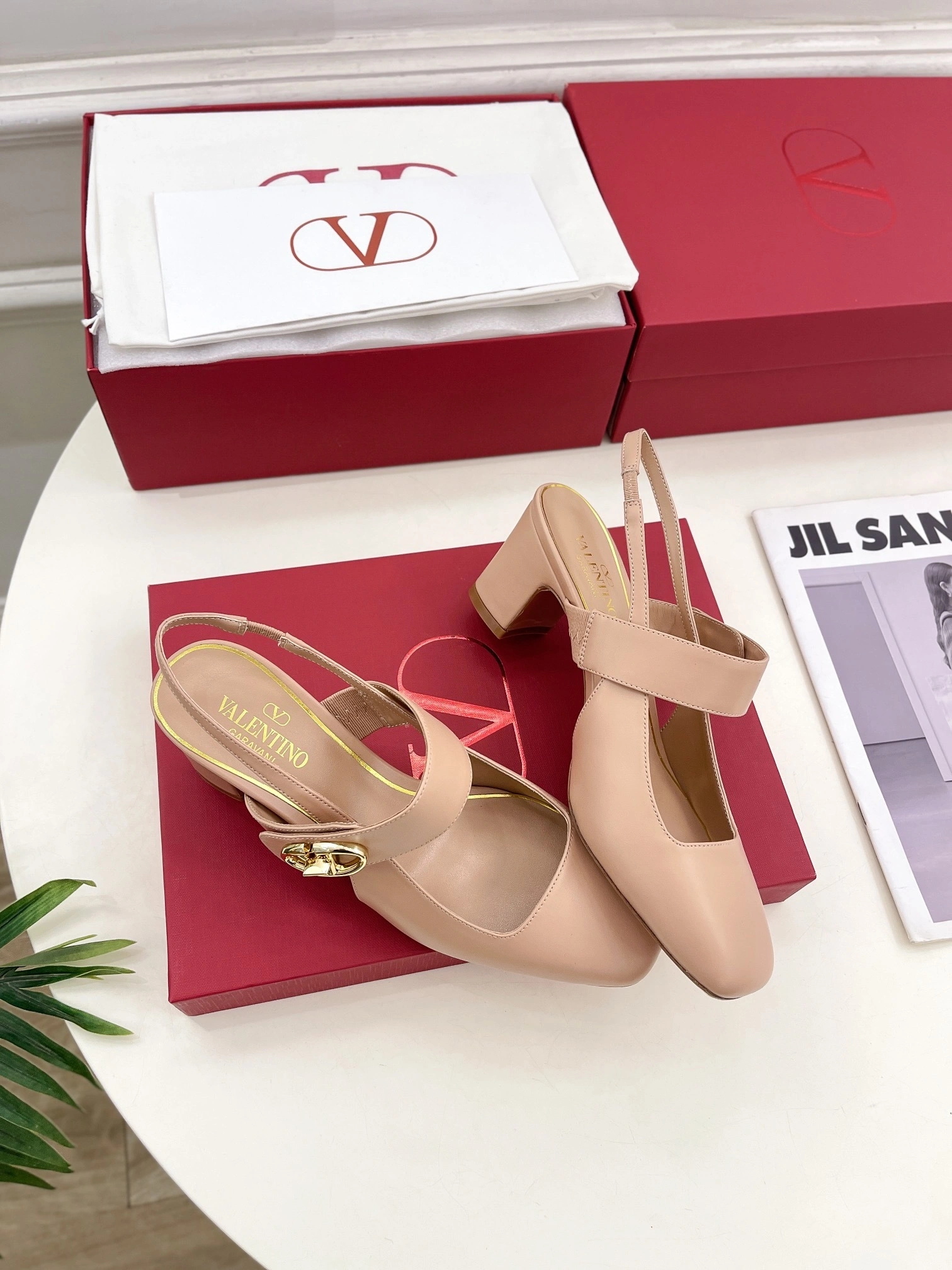 COCO-- V1859ti9o 5W2S0JY1EEYZJ2 Roman Stud Calfskin goatskin Heel height：6CM item:D-X150L2566
