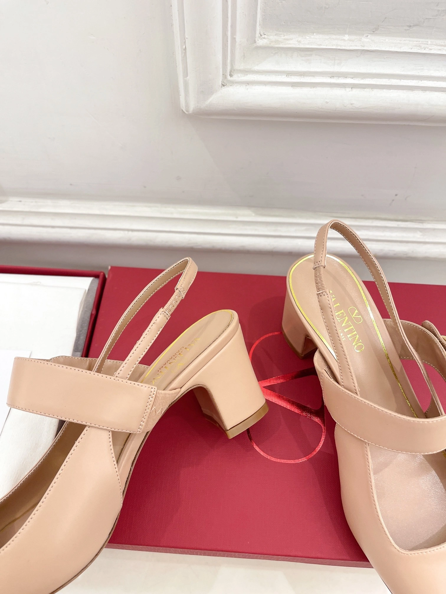 COCO-- V1859ti9o 5W2S0JY1EEYZJ2 Roman Stud Calfskin goatskin Heel height：6CM item:D-X150L2566