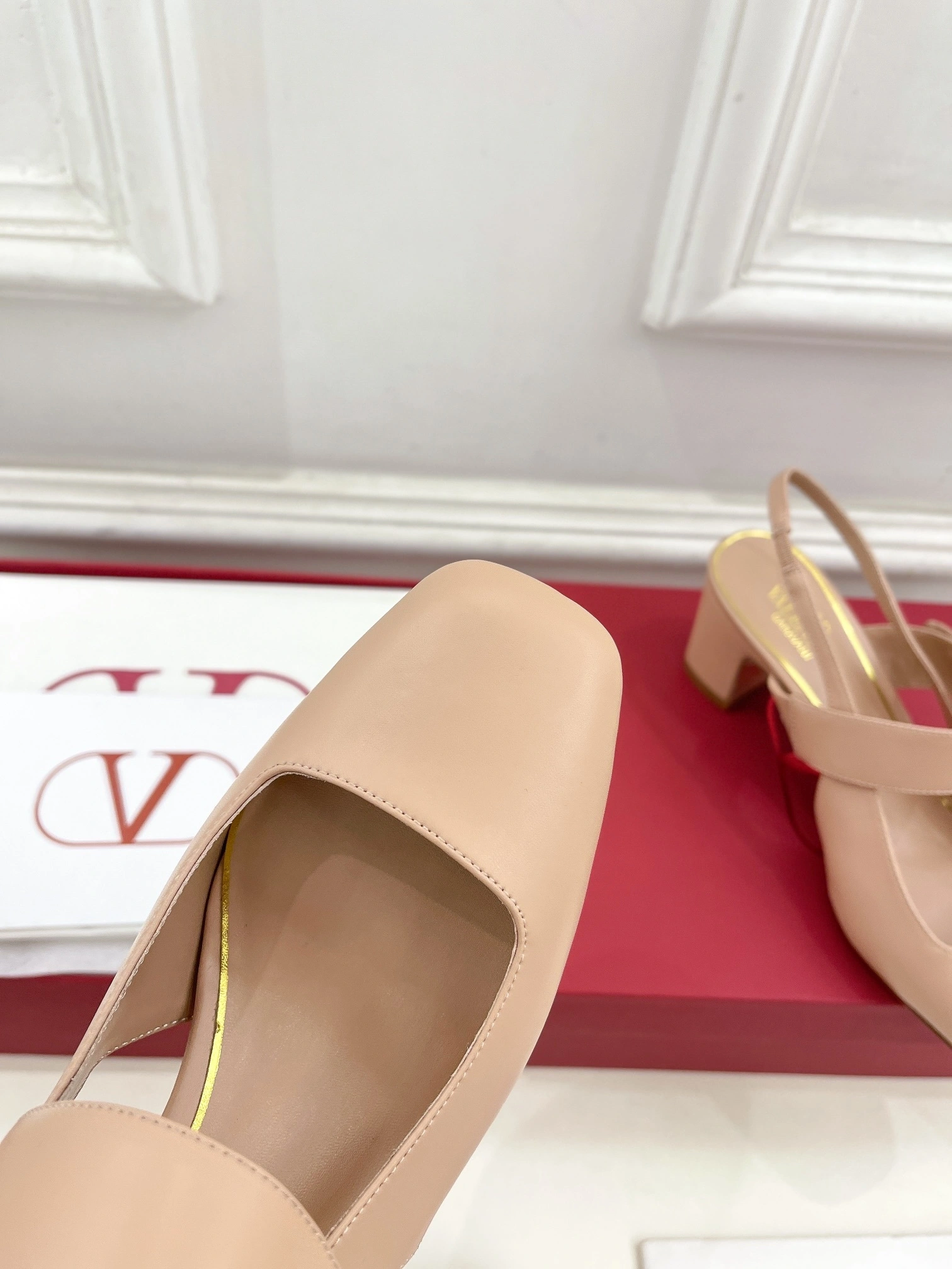 COCO-- V1859ti9o 5W2S0JY1EEYZJ2 Roman Stud Calfskin goatskin Heel height：6CM item:D-X150L2566