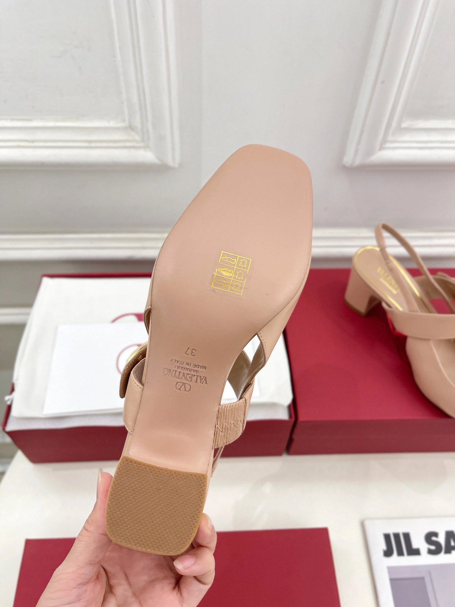 COCO-- V1859ti9o 5W2S0JY1EEYZJ2 Roman Stud Calfskin goatskin Heel height：6CM item:D-X150L2566