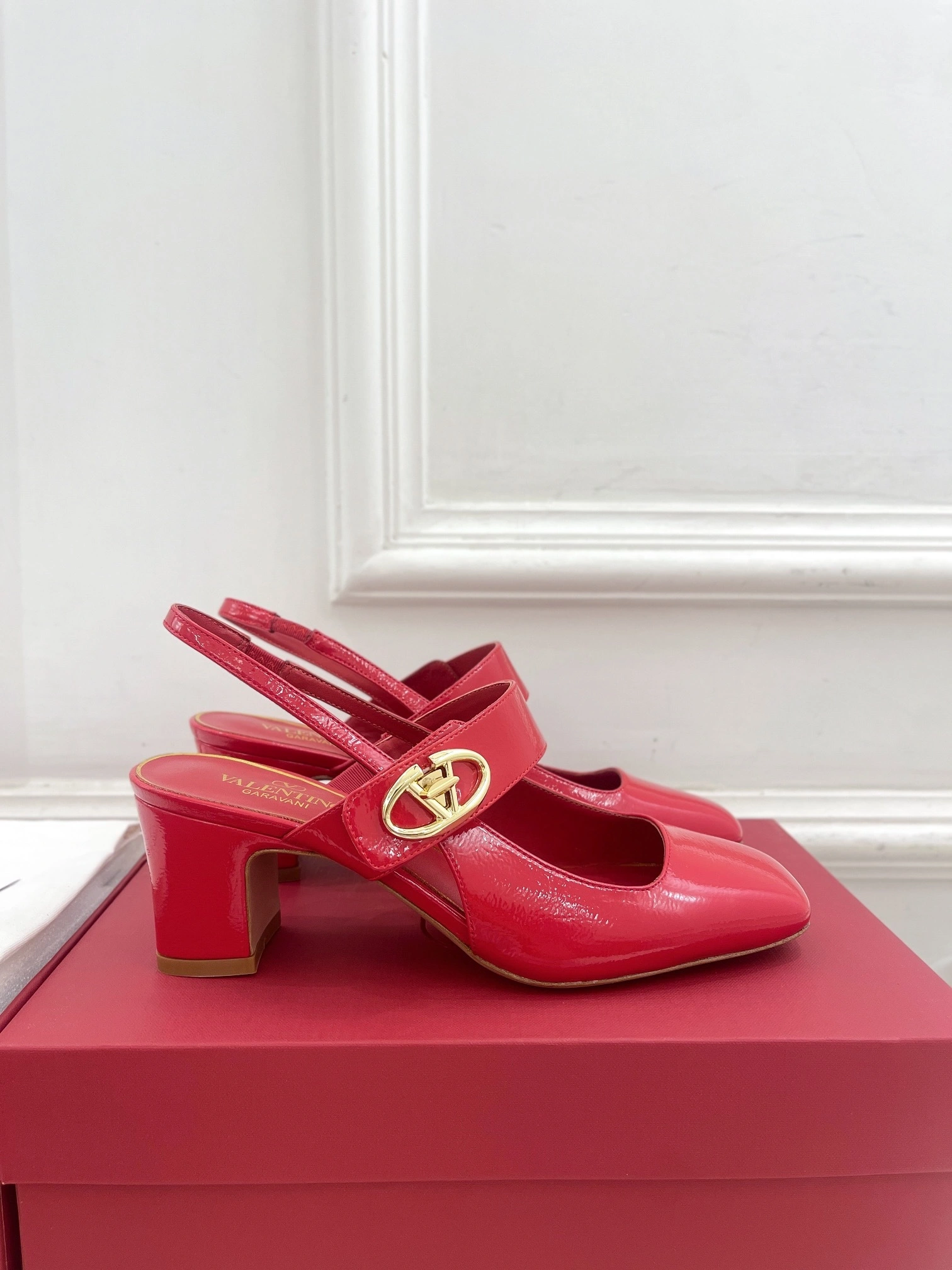 COCO-- V1859ti9o 5W2S0JY1RDA0RO Roman Stud Calfskin goatskin Heel height：6CM item:D-X150L2562