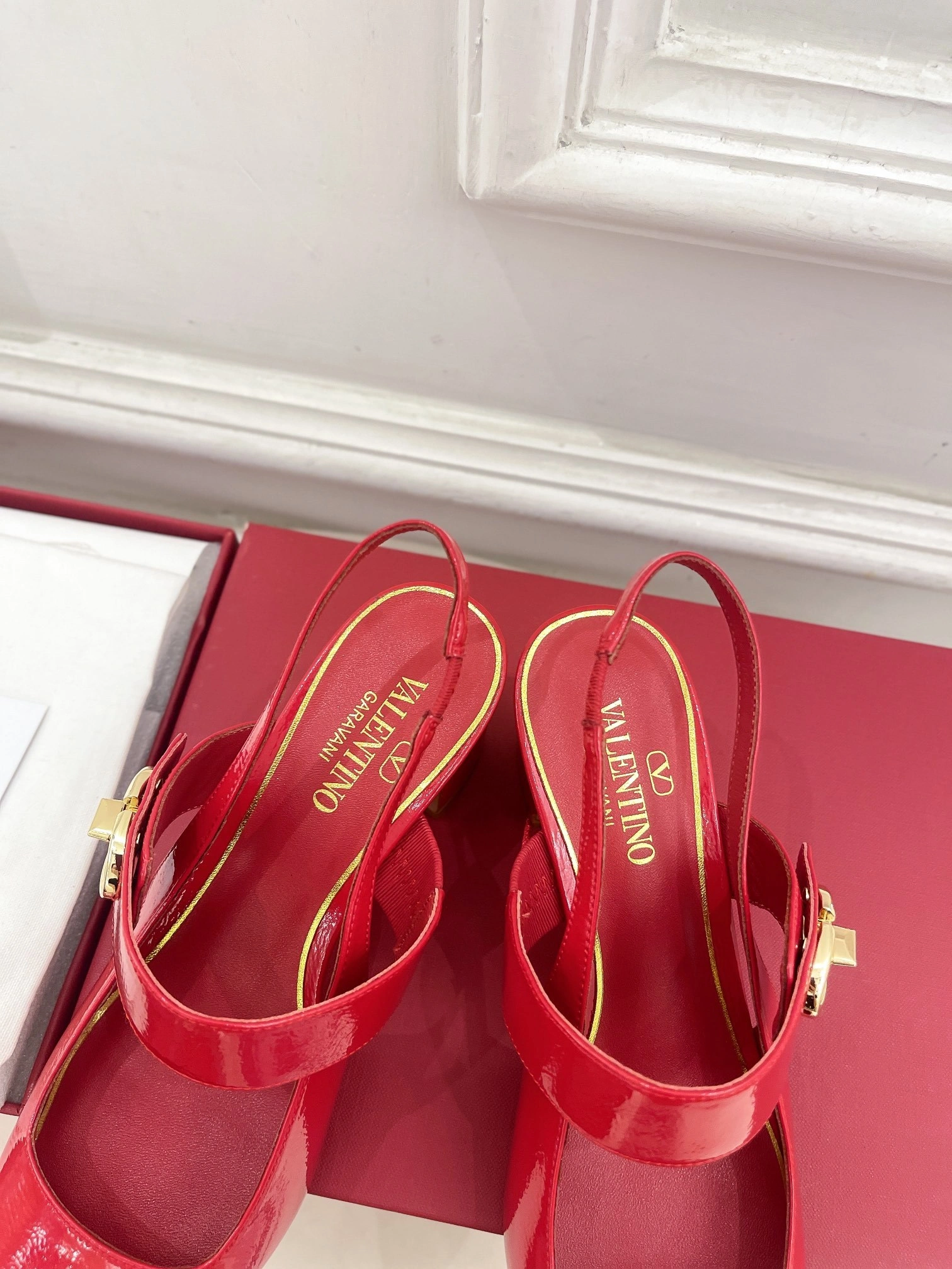 COCO-- V1859ti9o 5W2S0JY1RDA0RO Roman Stud Calfskin goatskin Heel height：6CM item:D-X150L2562